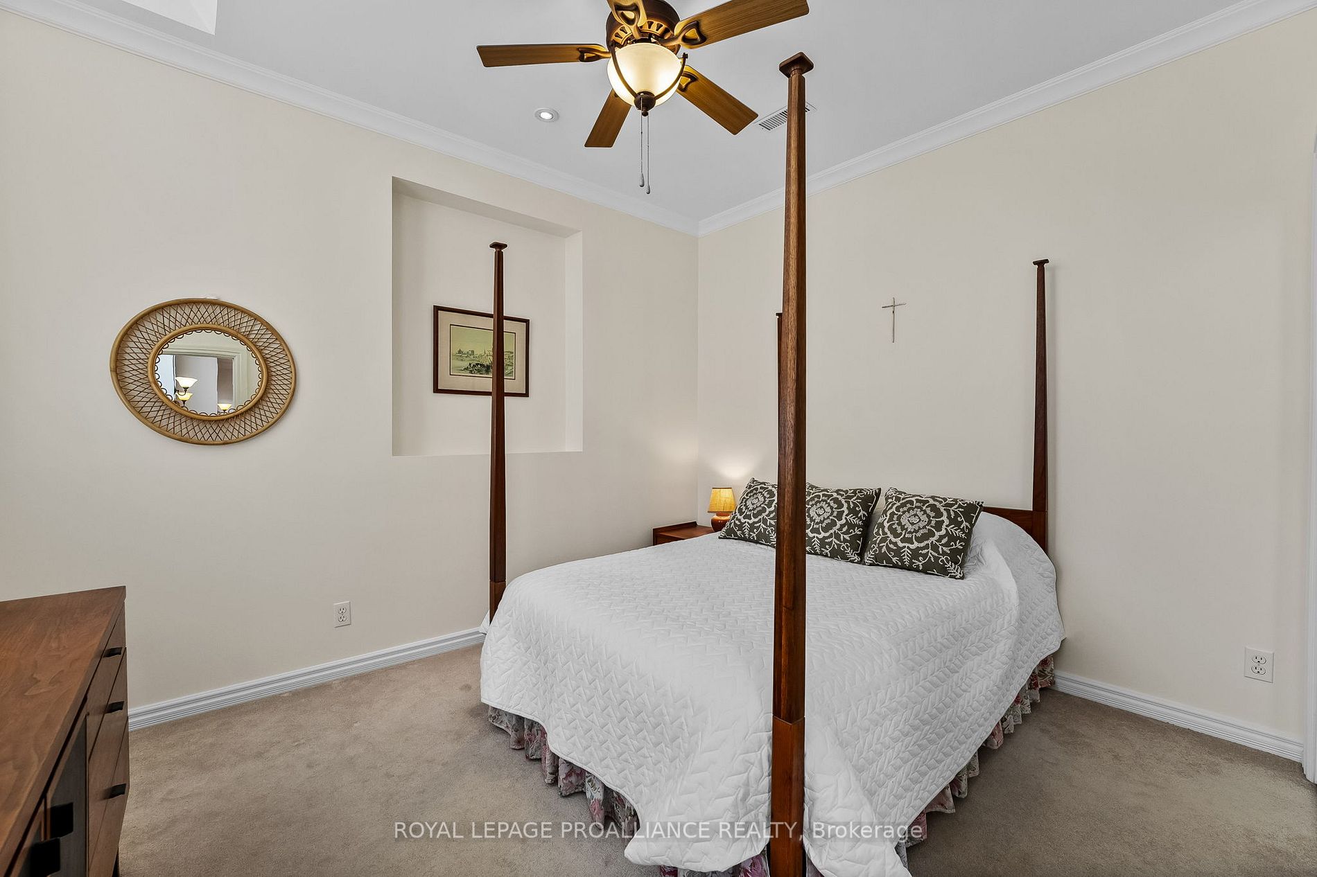 323 George St, #206