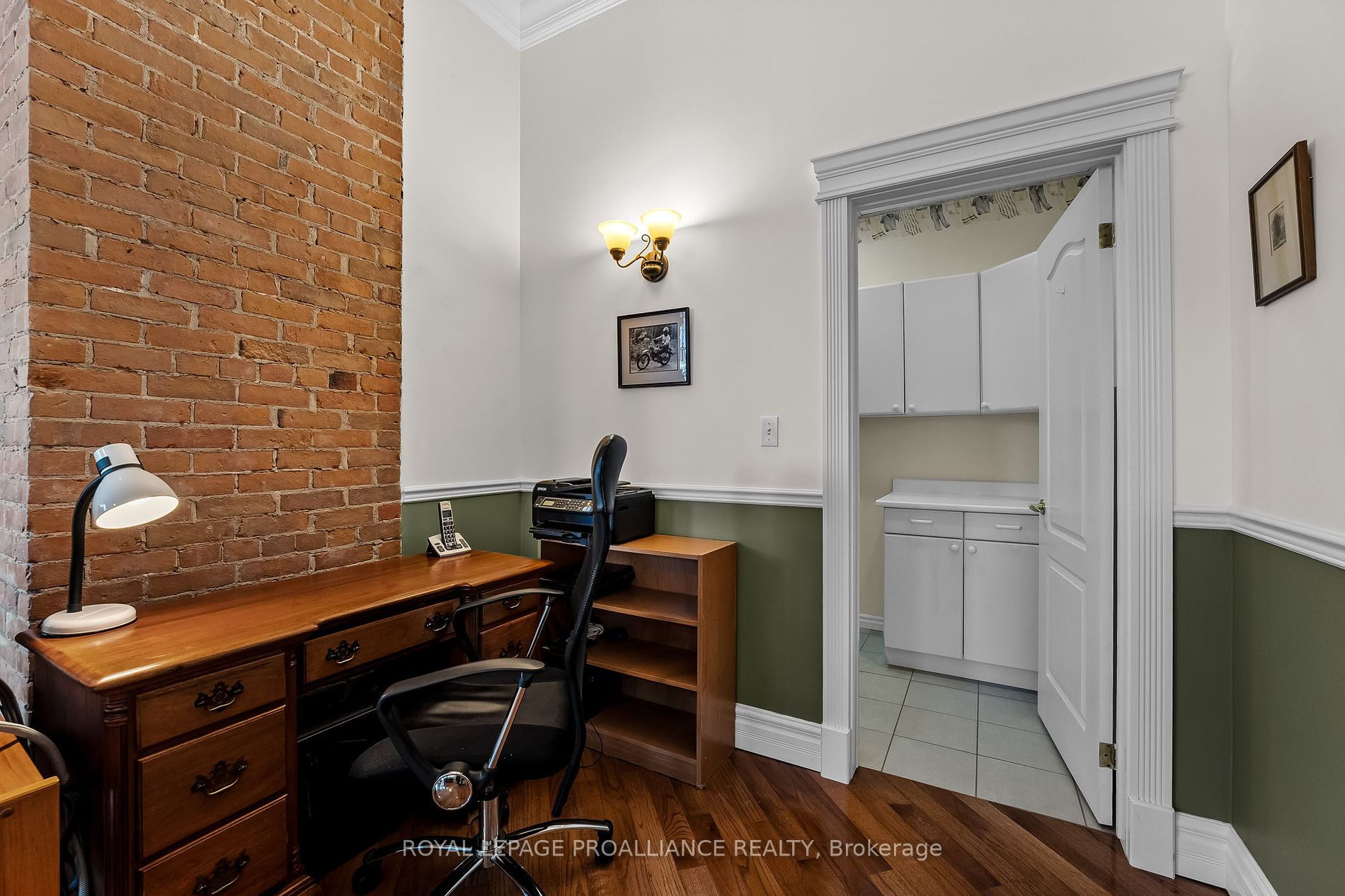 323 George St, #206