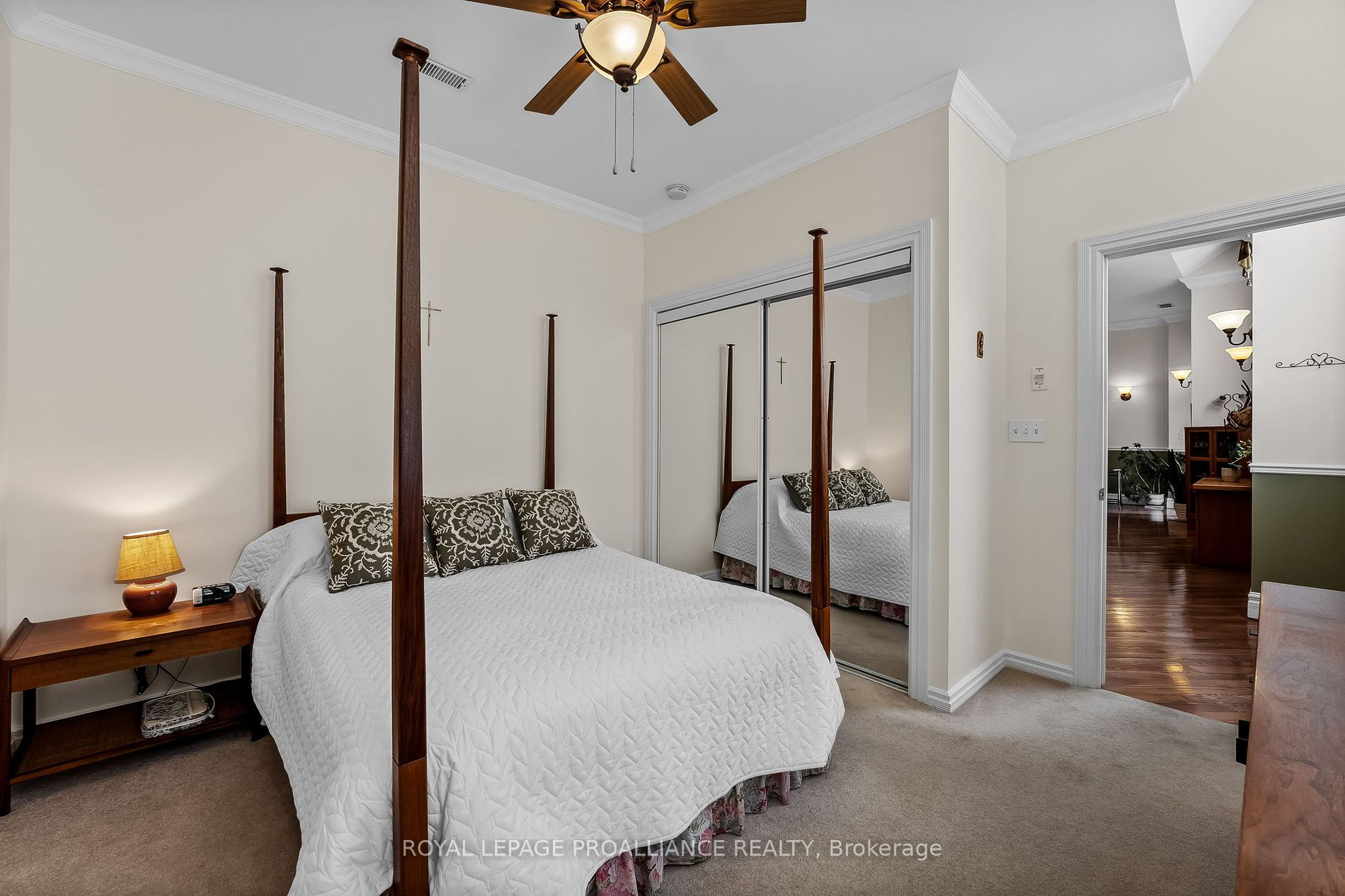 323 George St, #206