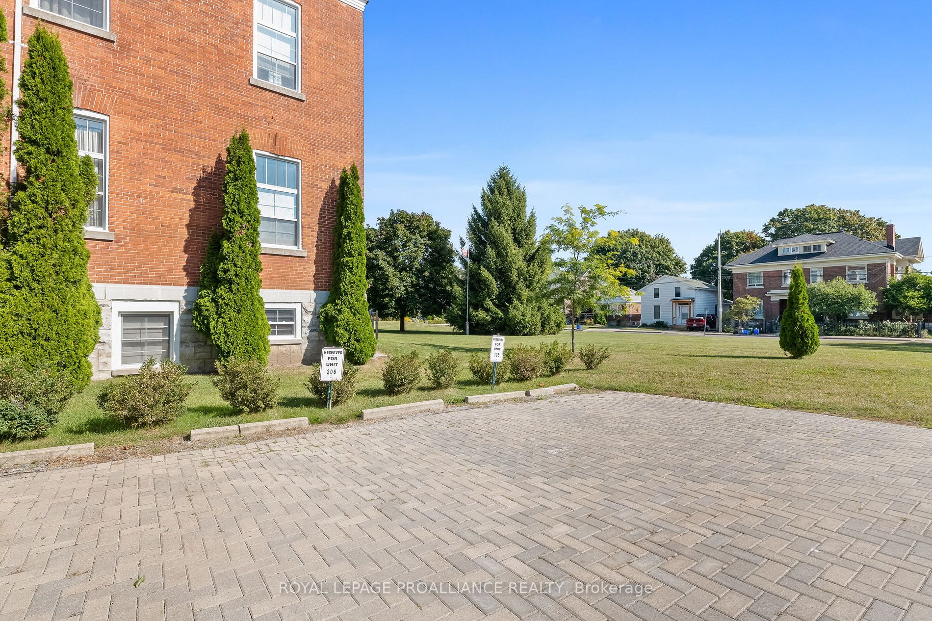 323 George St, #206