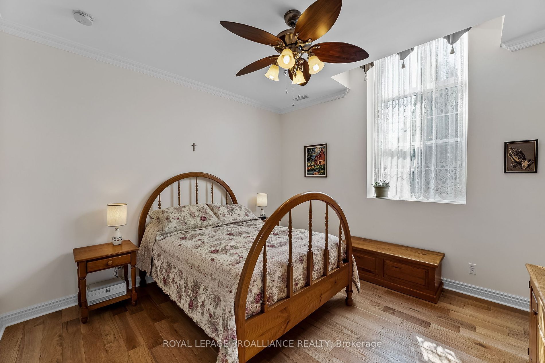 323 George St, #206
