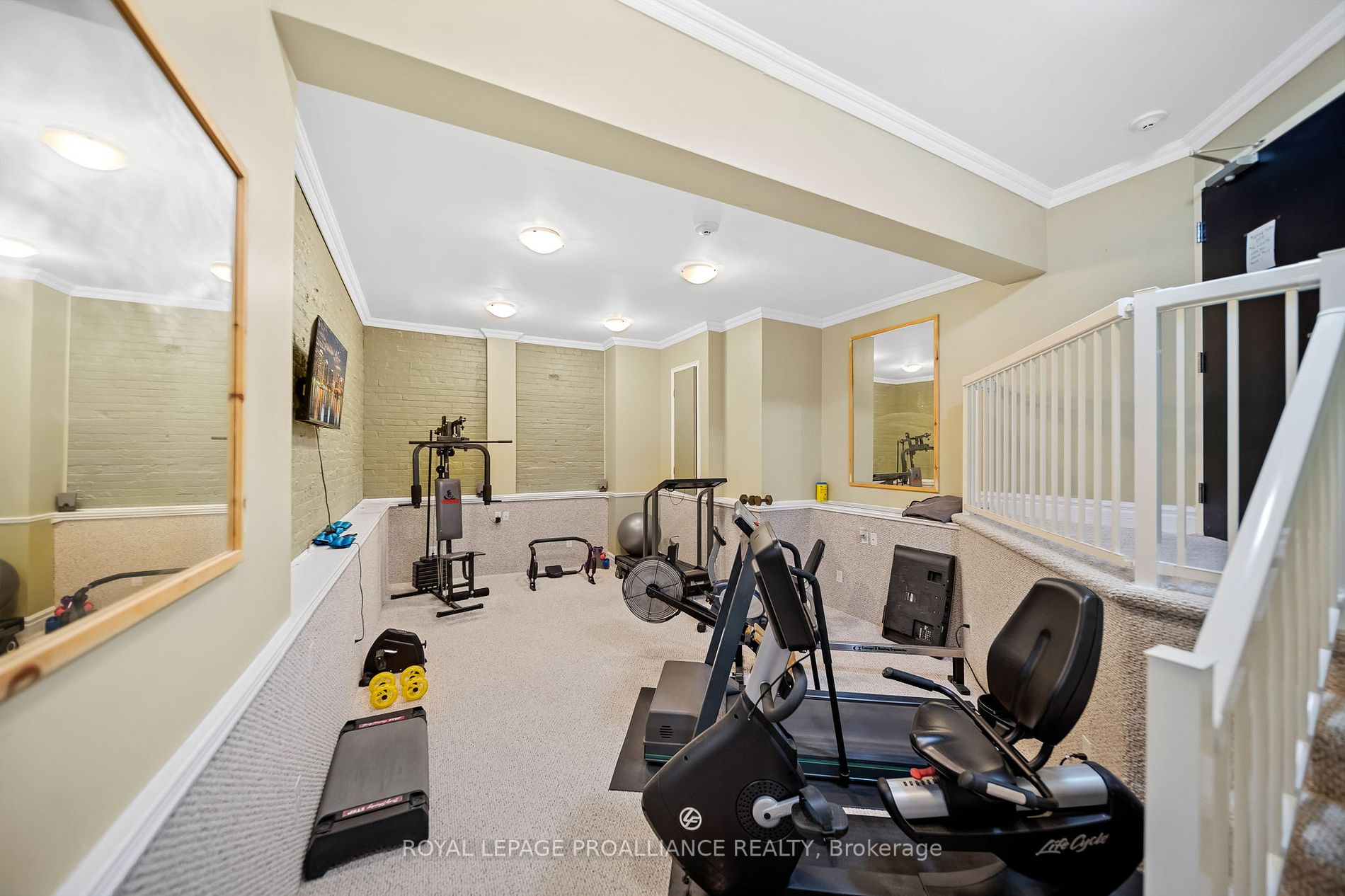 323 George St, #206