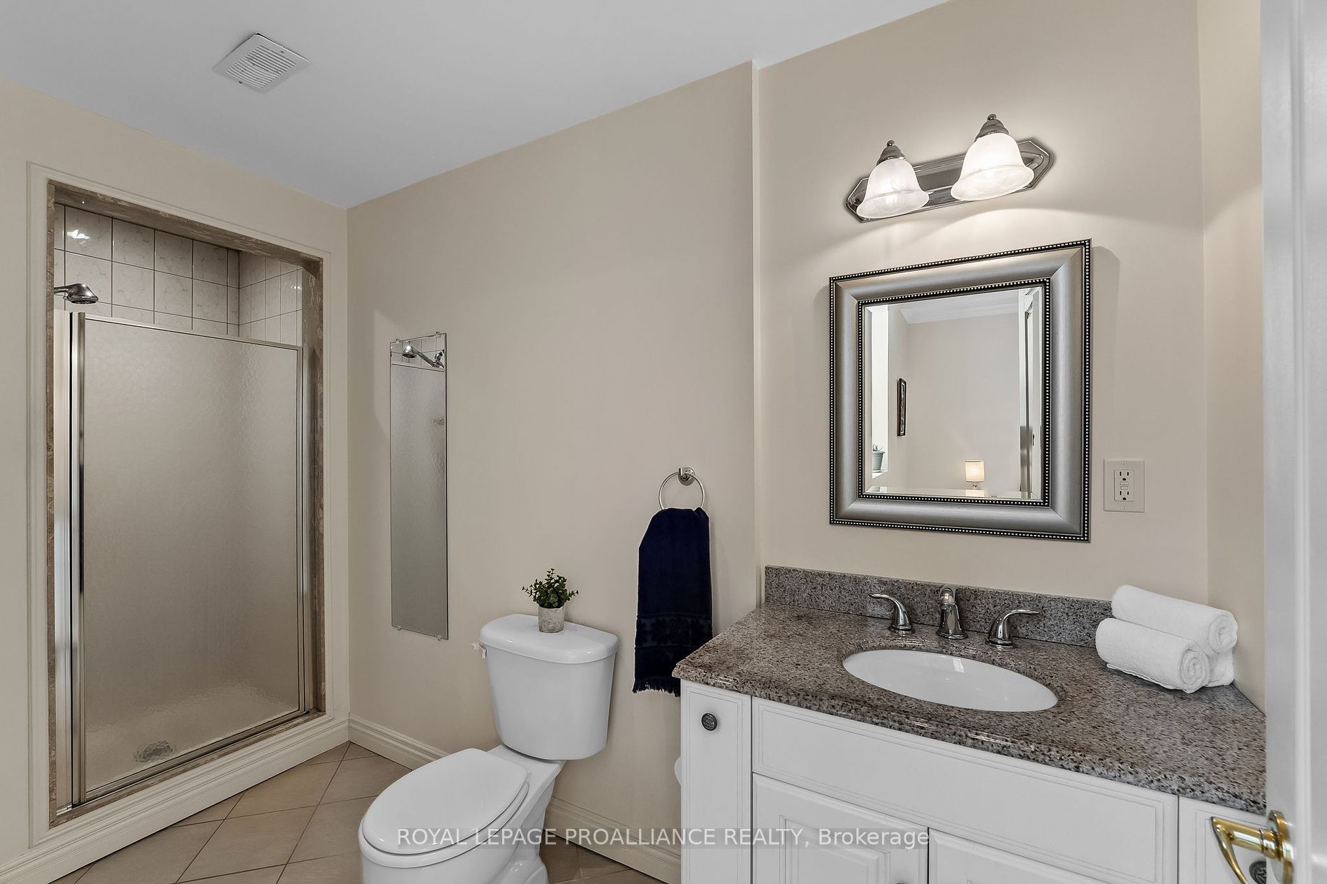 323 George St, #206