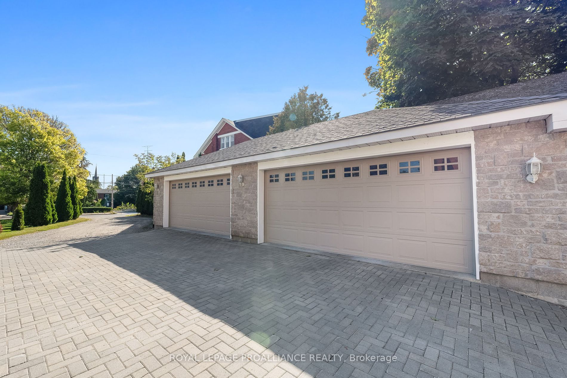 323 George St, #206