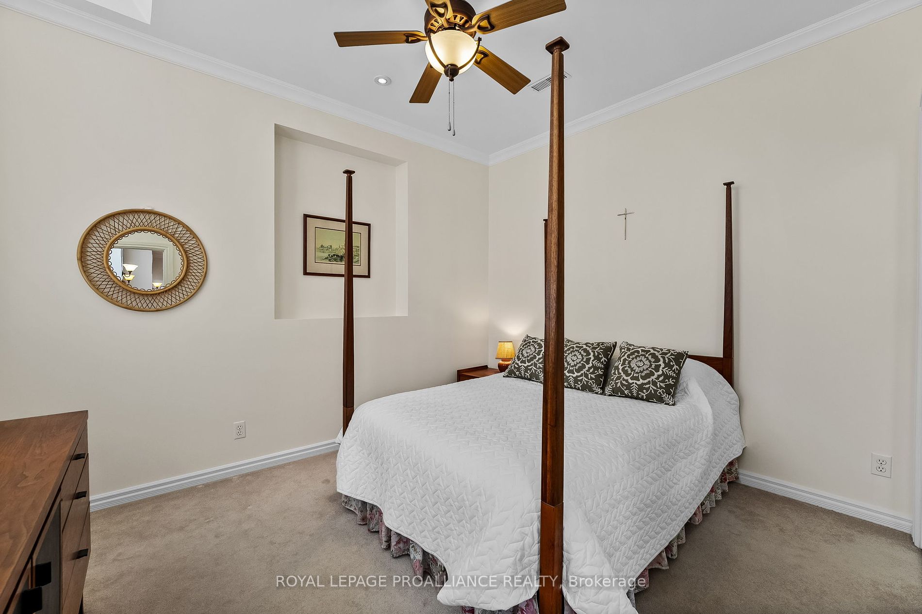 323 George St, #206