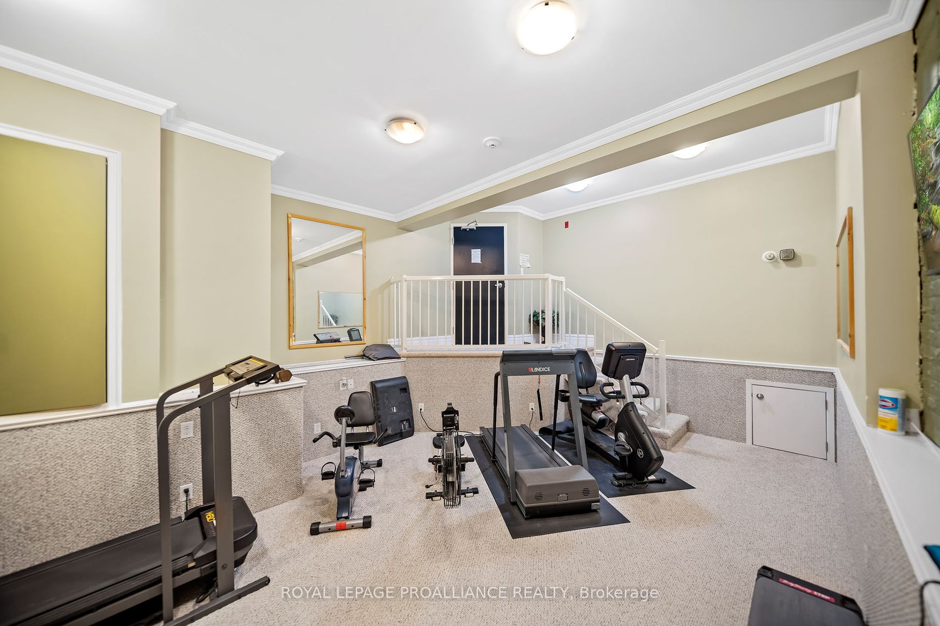 323 George St, #206