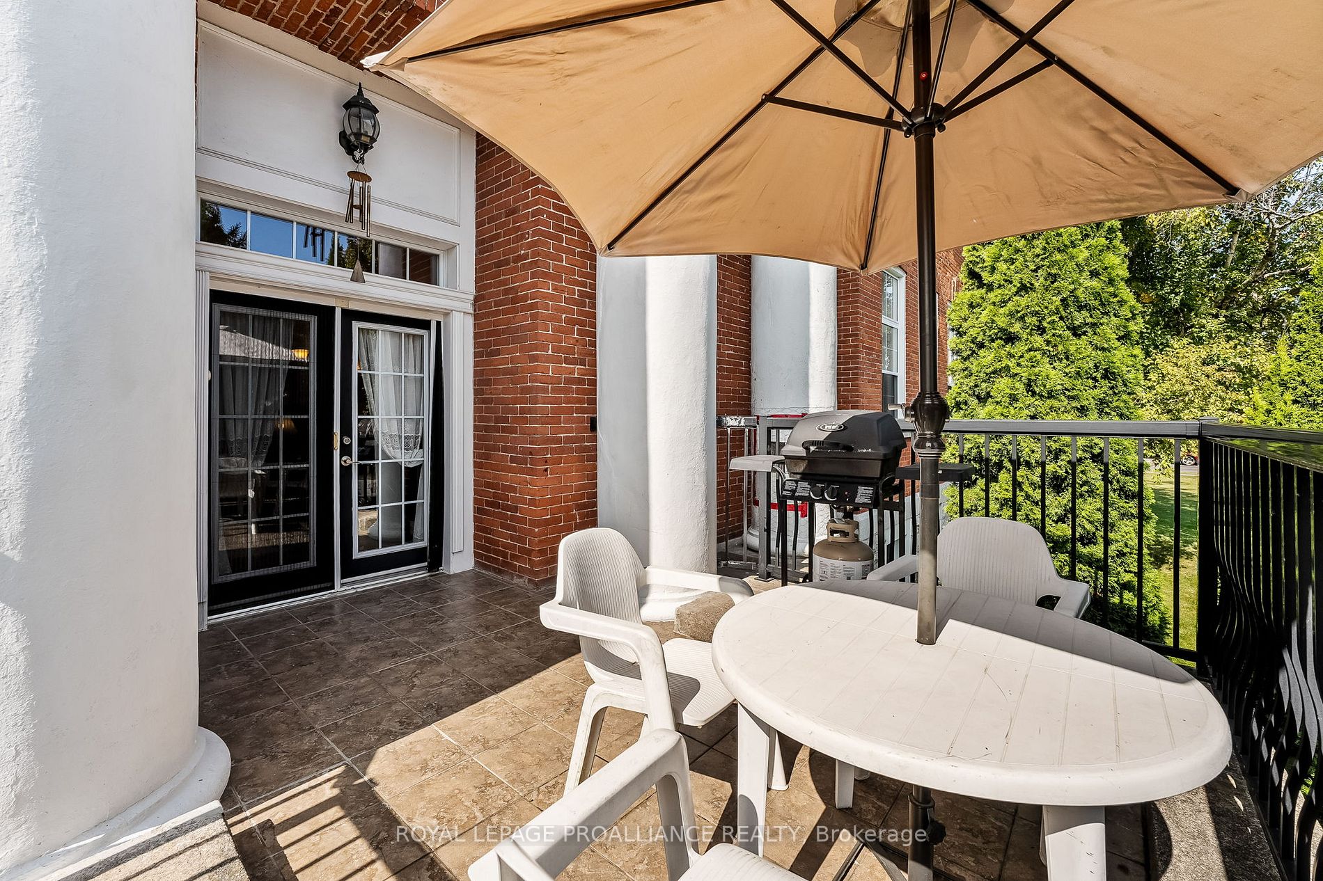 323 George St, #206