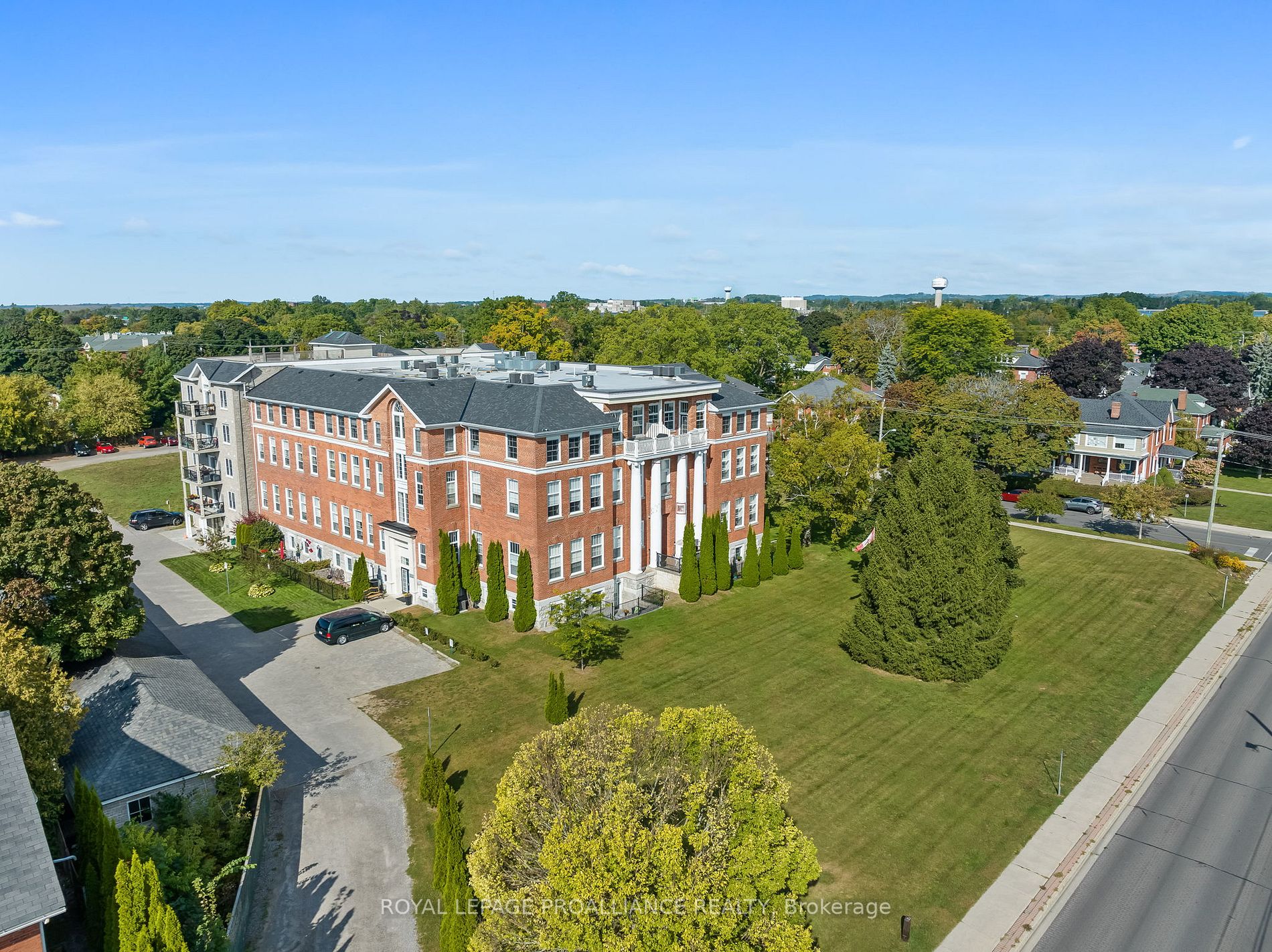 323 George St, #206