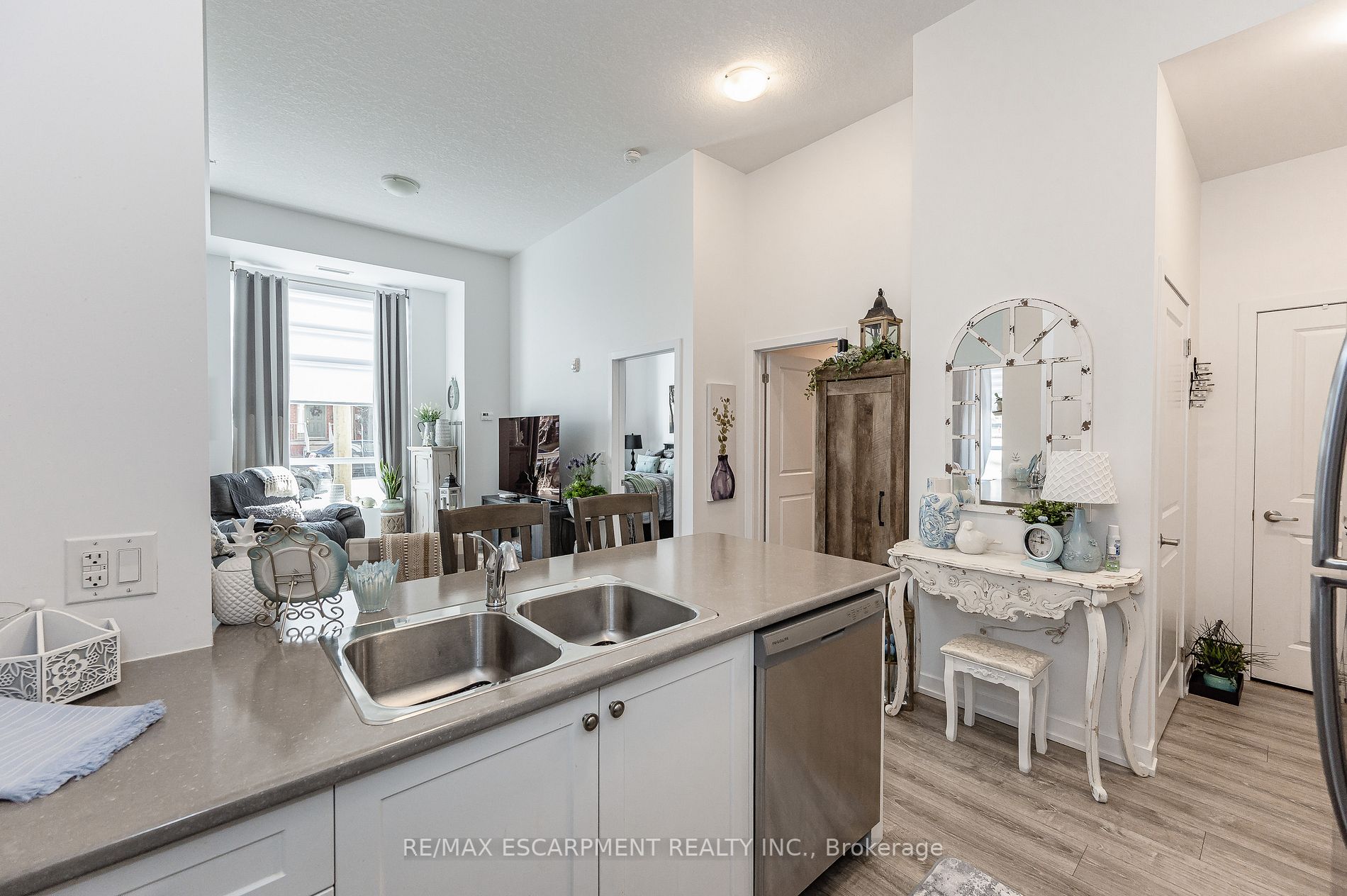 81 Robinson St, #103