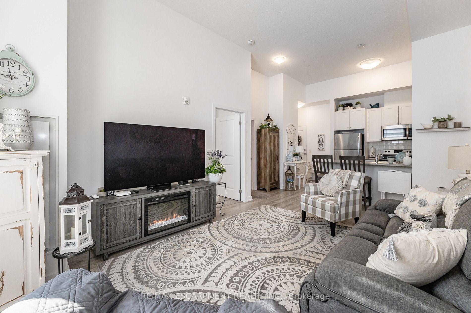 81 Robinson St, #103