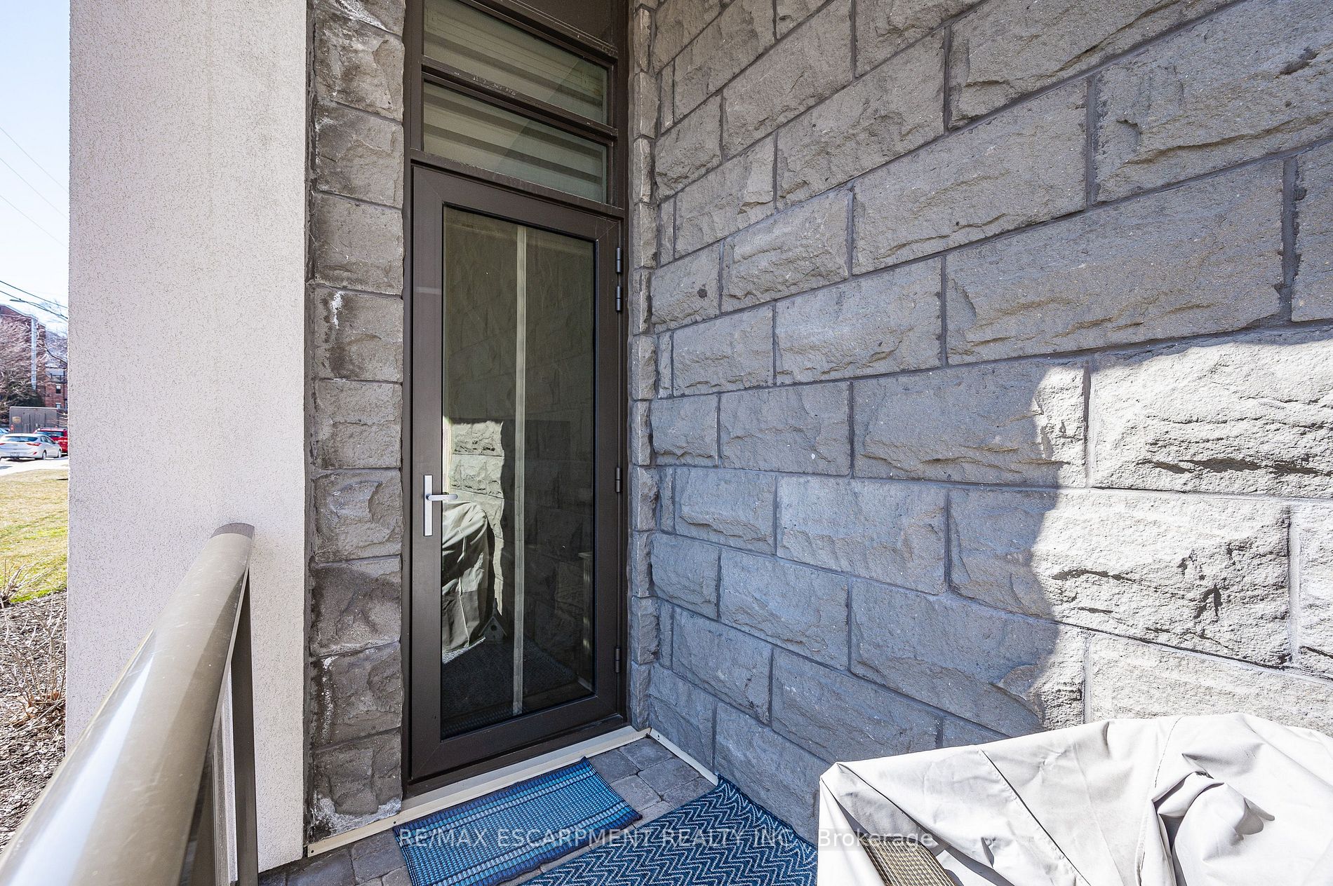 81 Robinson St, #103