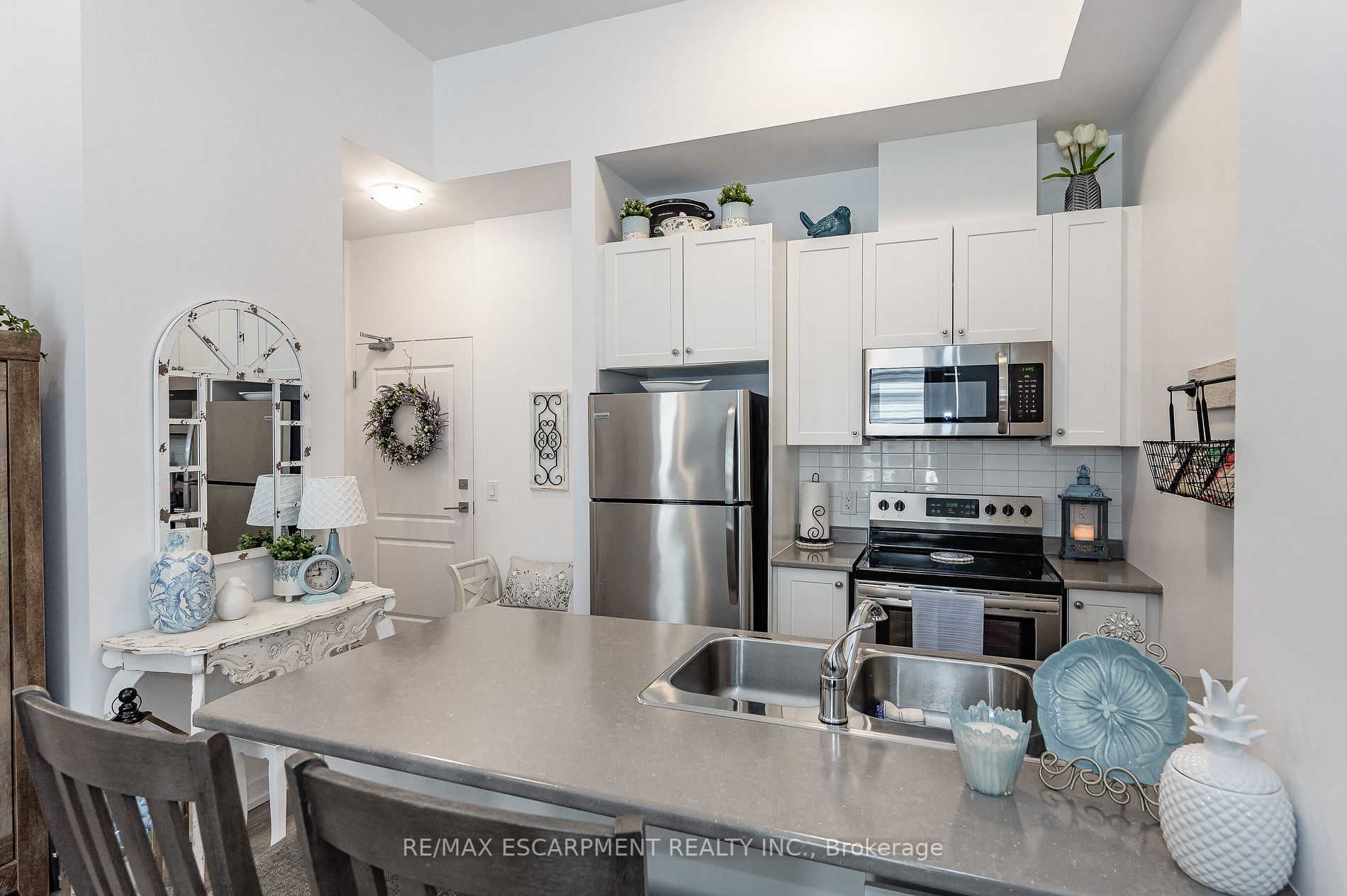 81 Robinson St, #103
