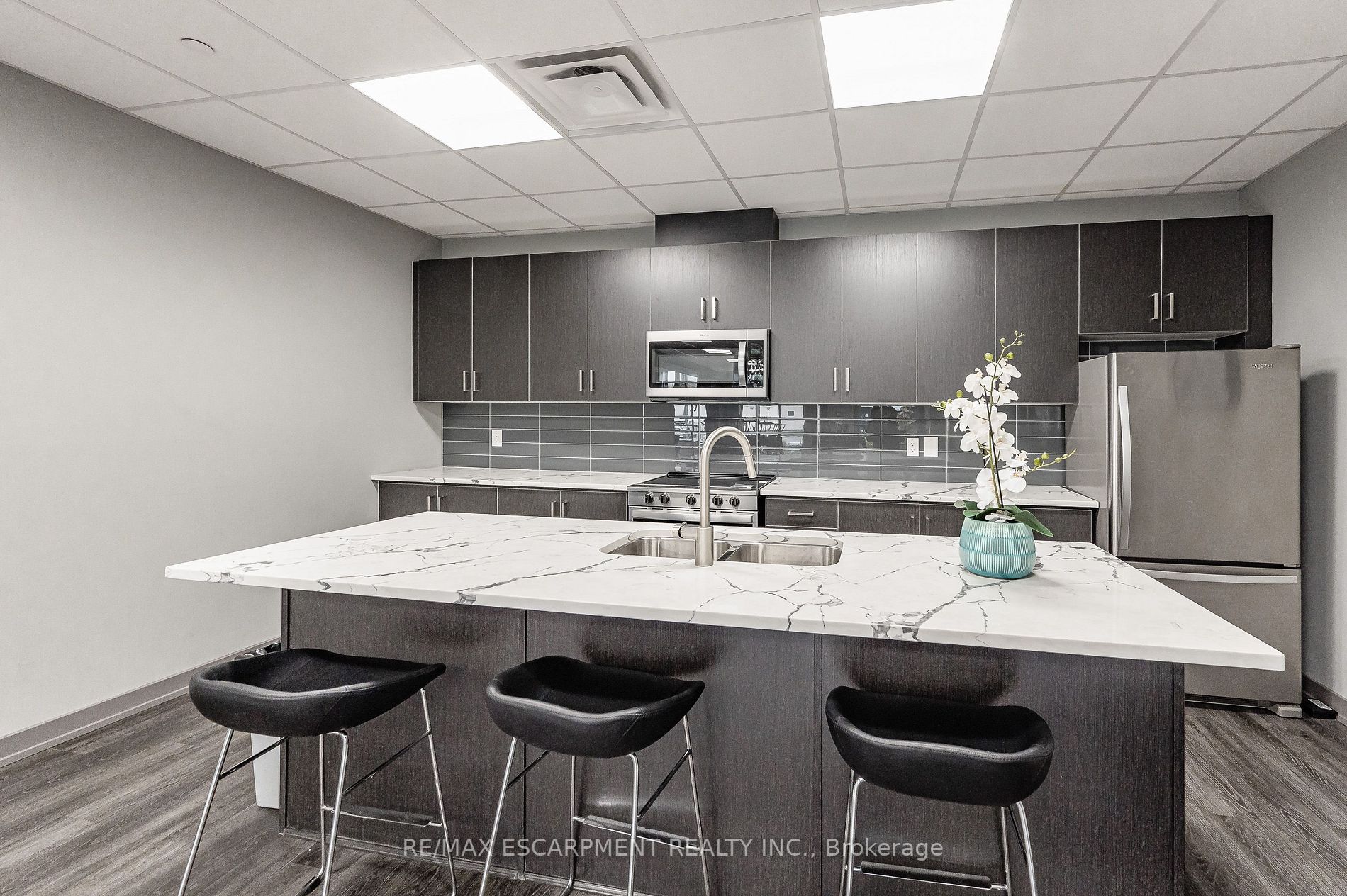 81 Robinson St, #103