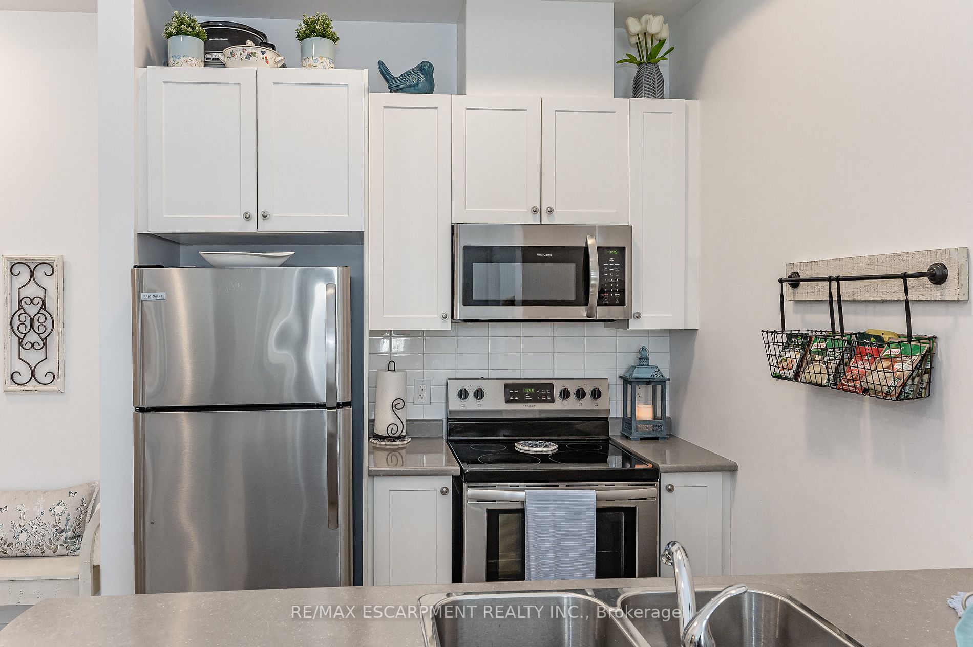 81 Robinson St, #103