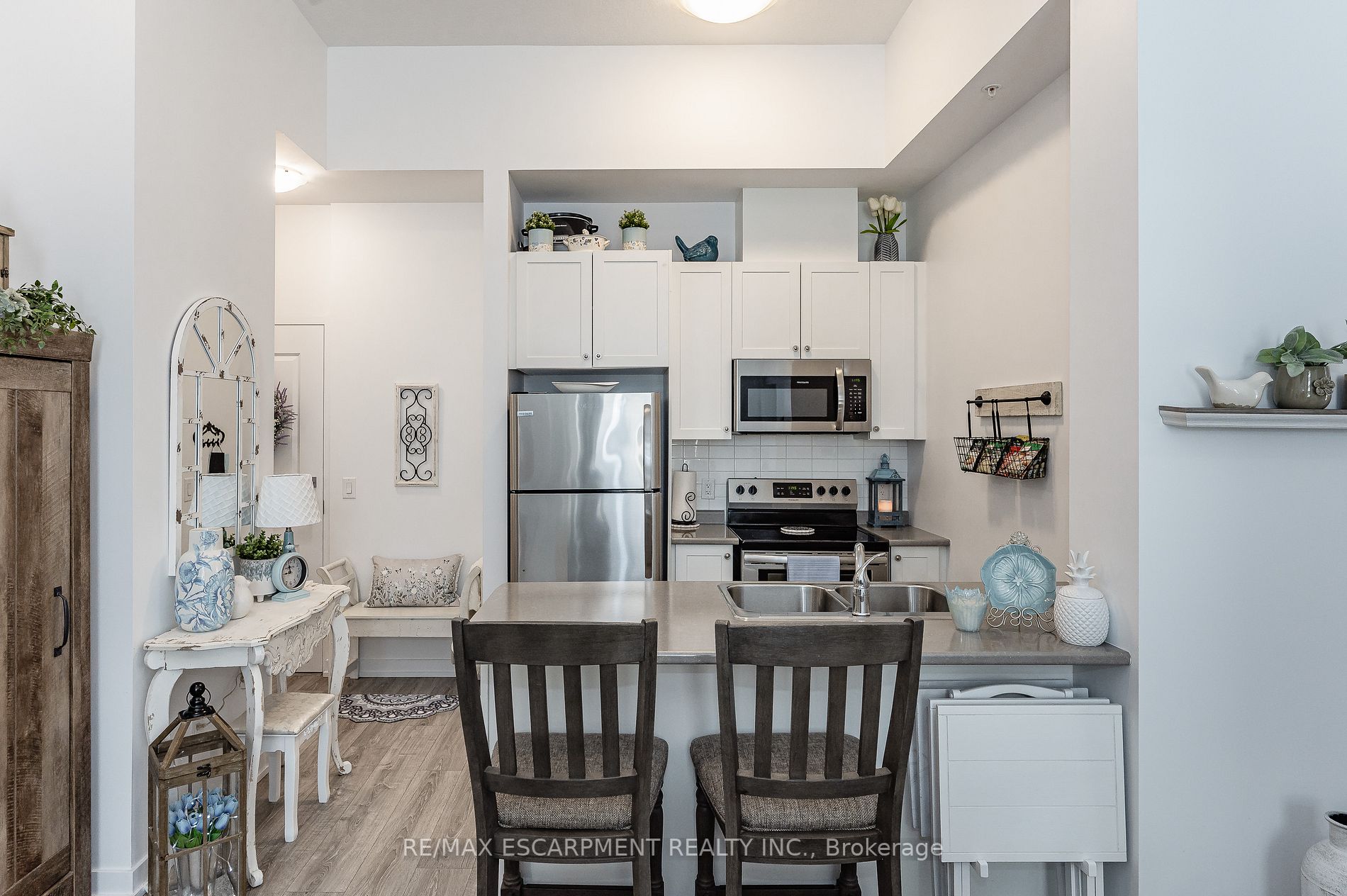 81 Robinson St, #103