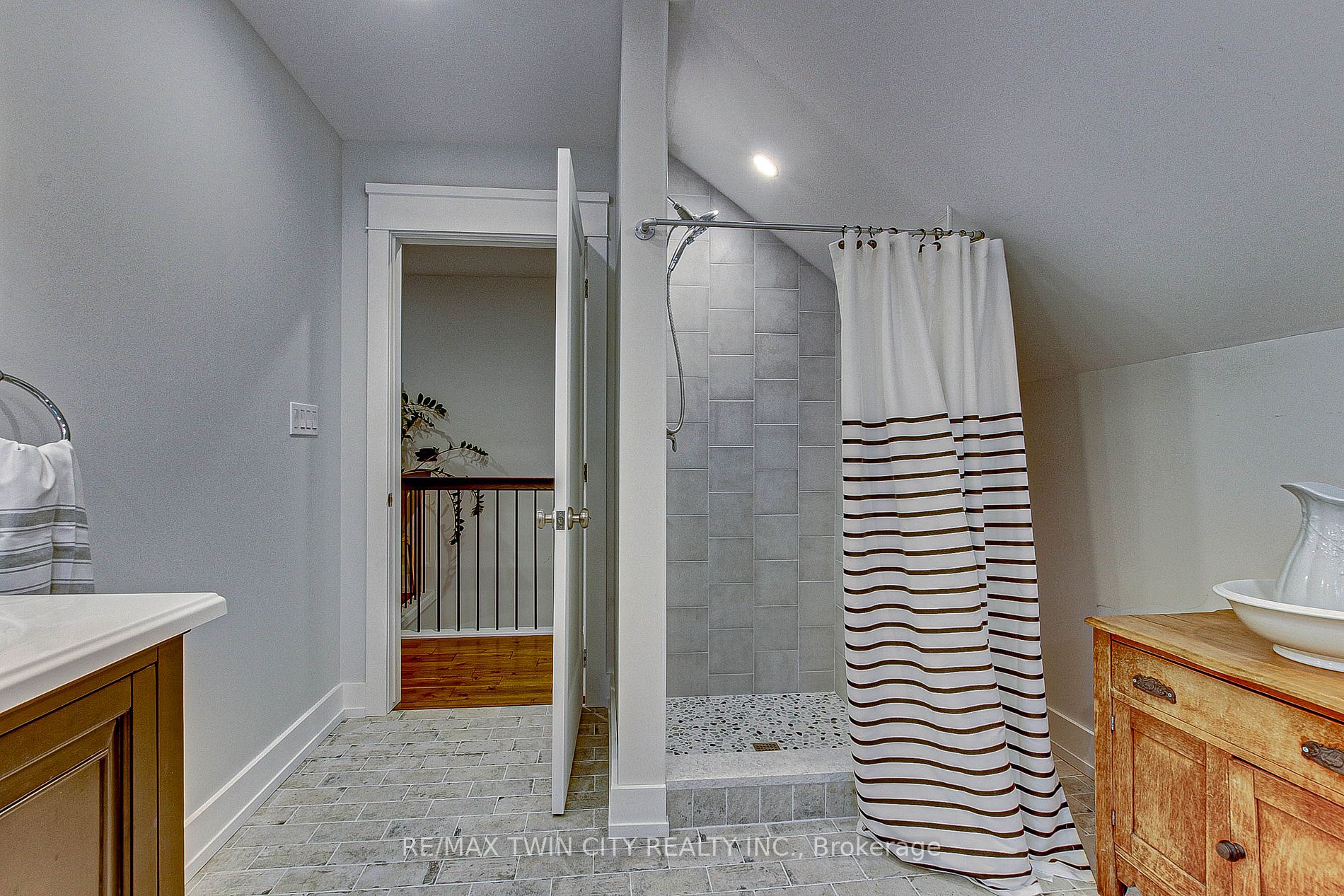 514 George St
