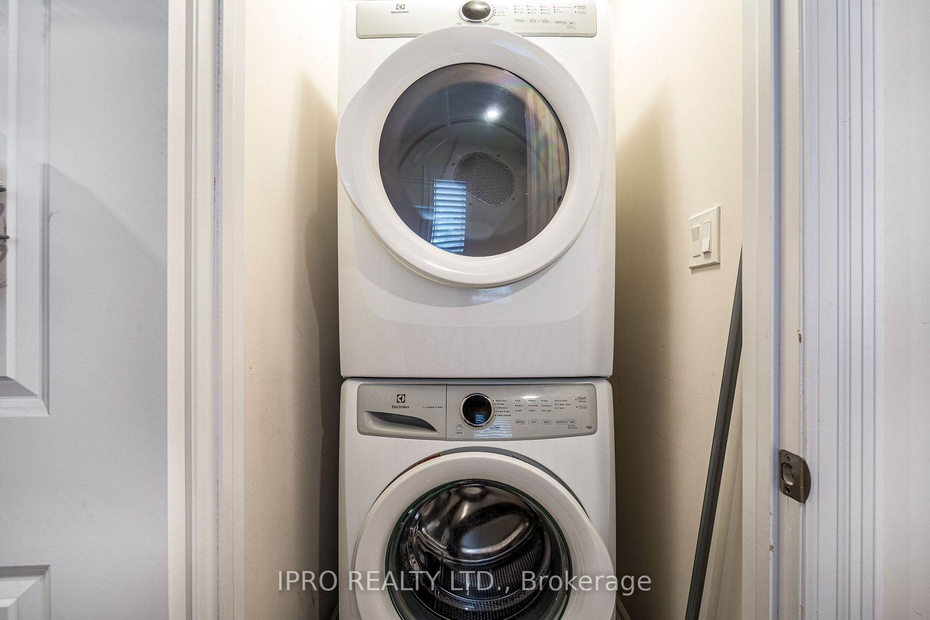 111 Wilson St E, #6