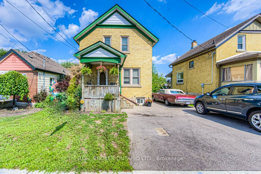 631 Stirling Ave S