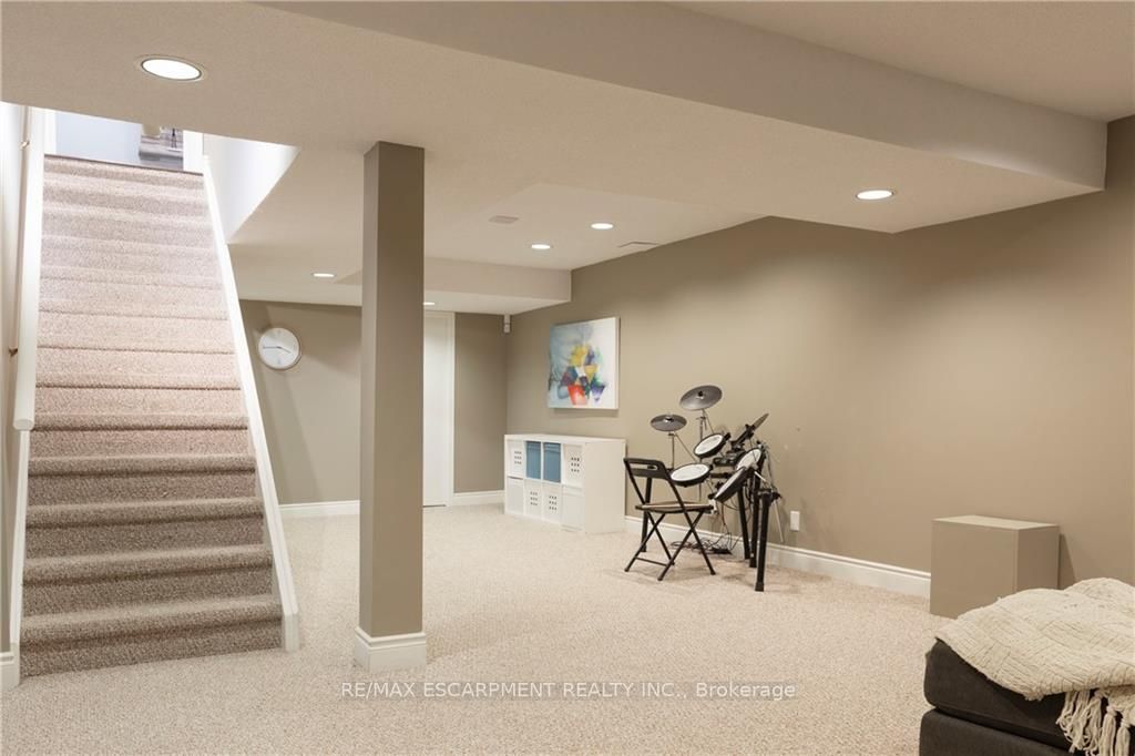 76 Bridlewood Dr