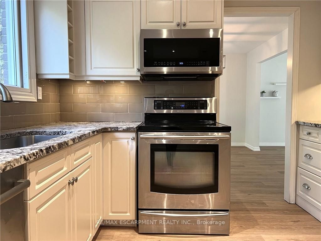 76 Bridlewood Dr