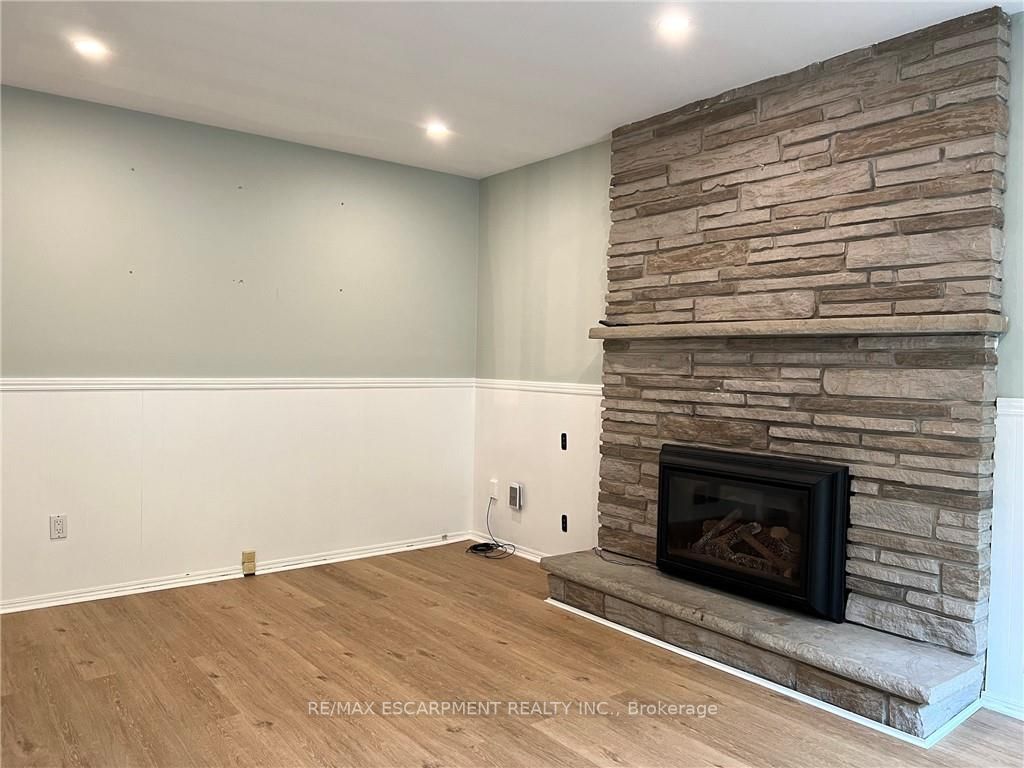 76 Bridlewood Dr