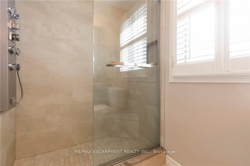 76 Bridlewood Dr