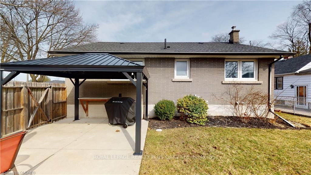 42 Hamilton Ave