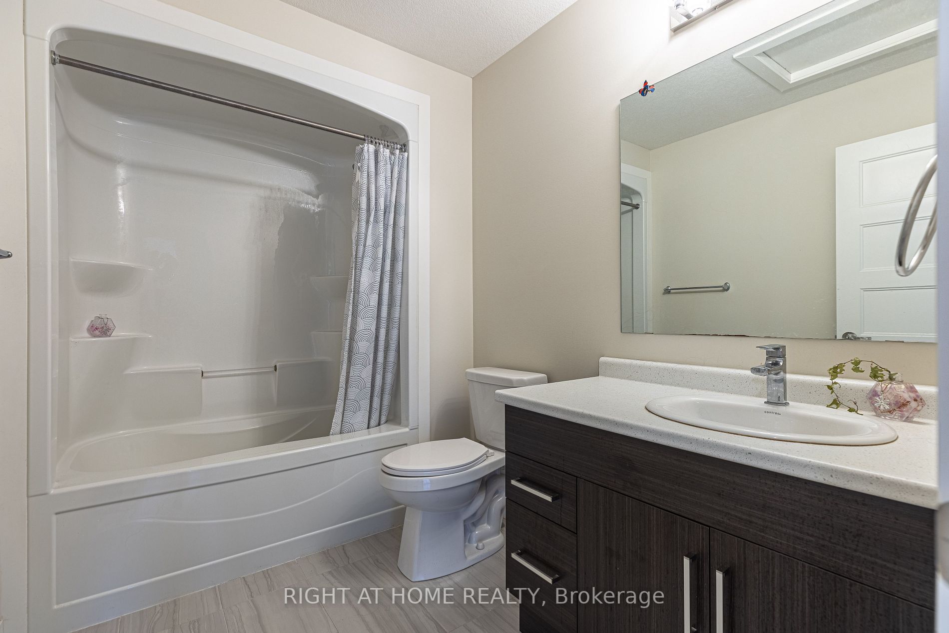 925 Battery Park, #102