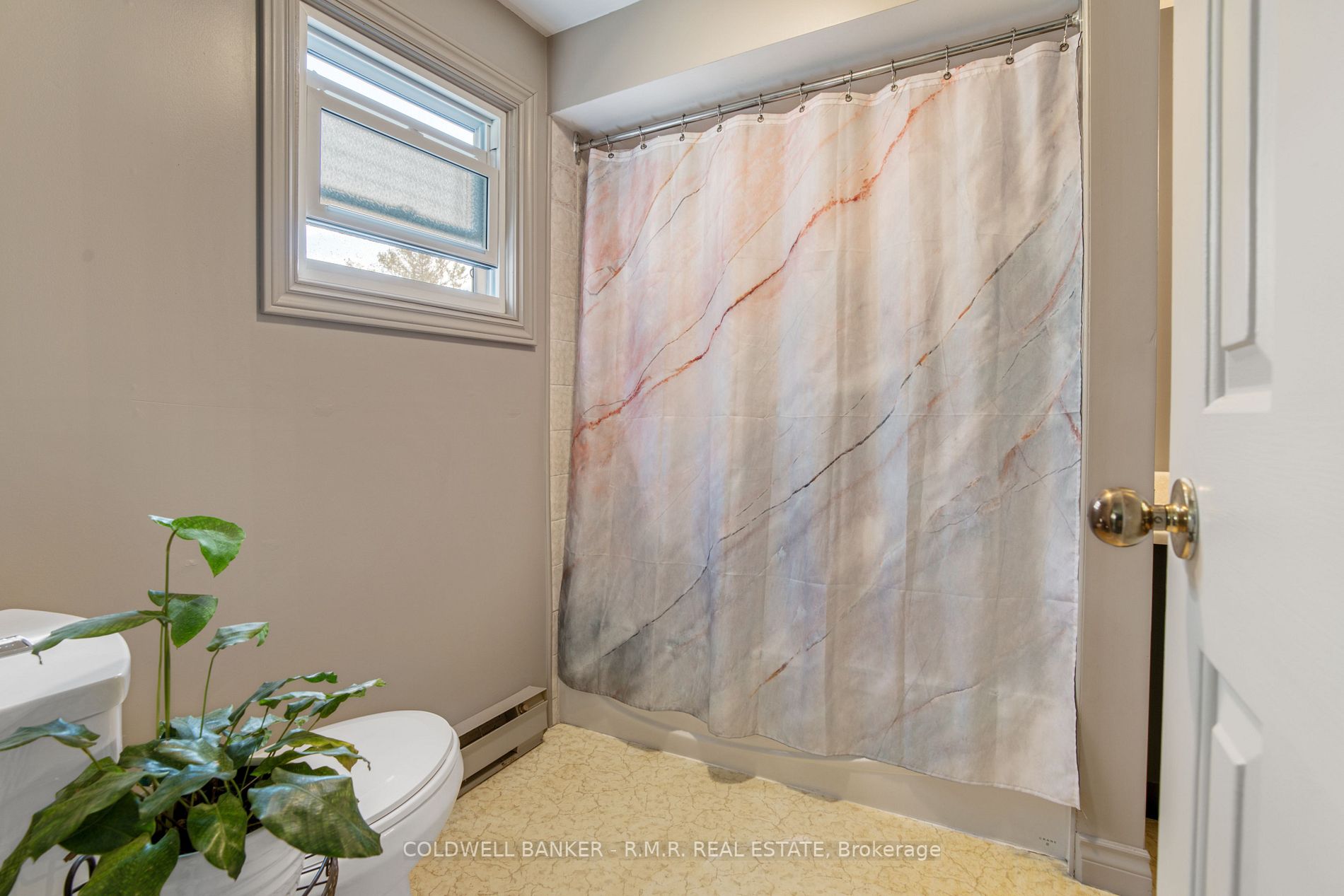 4 Riel Road S