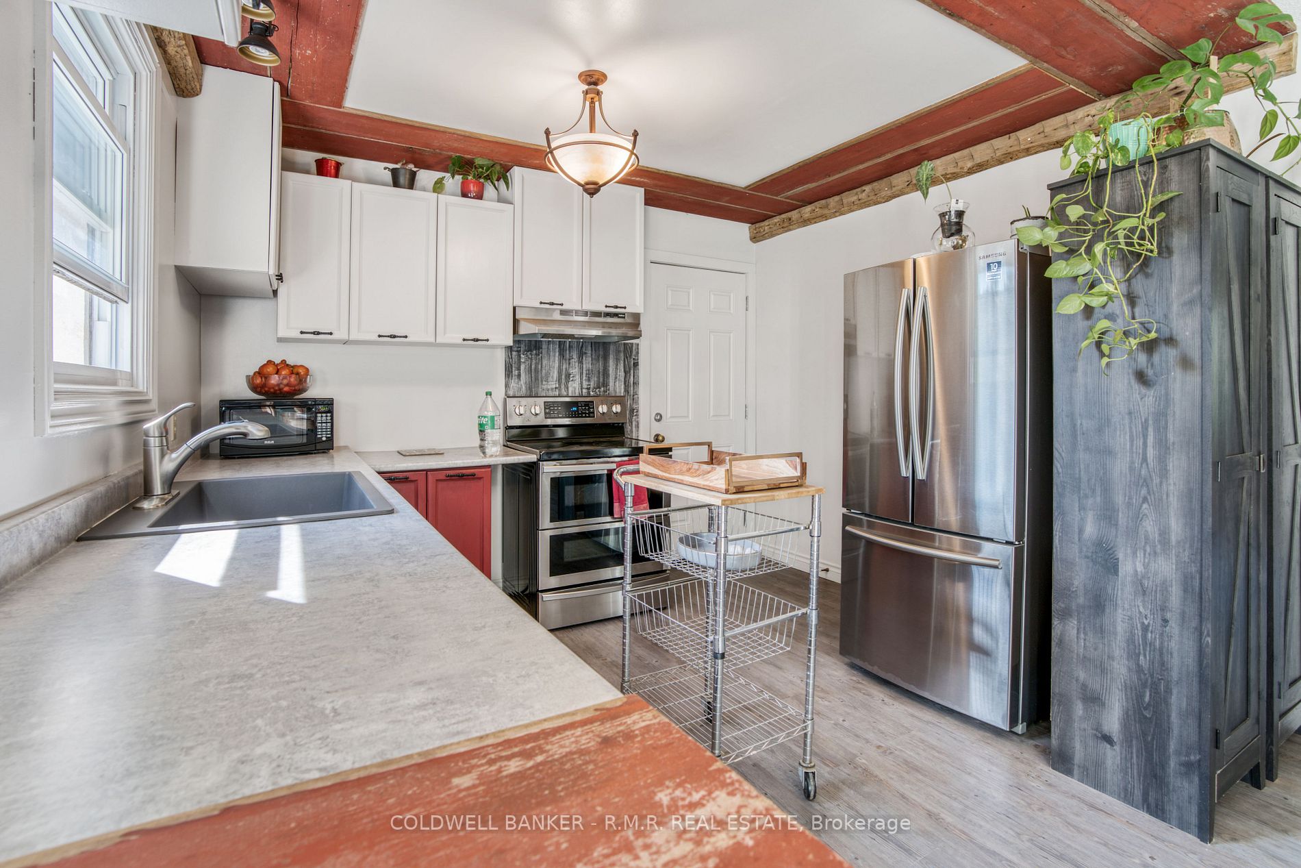 4 Riel Road S