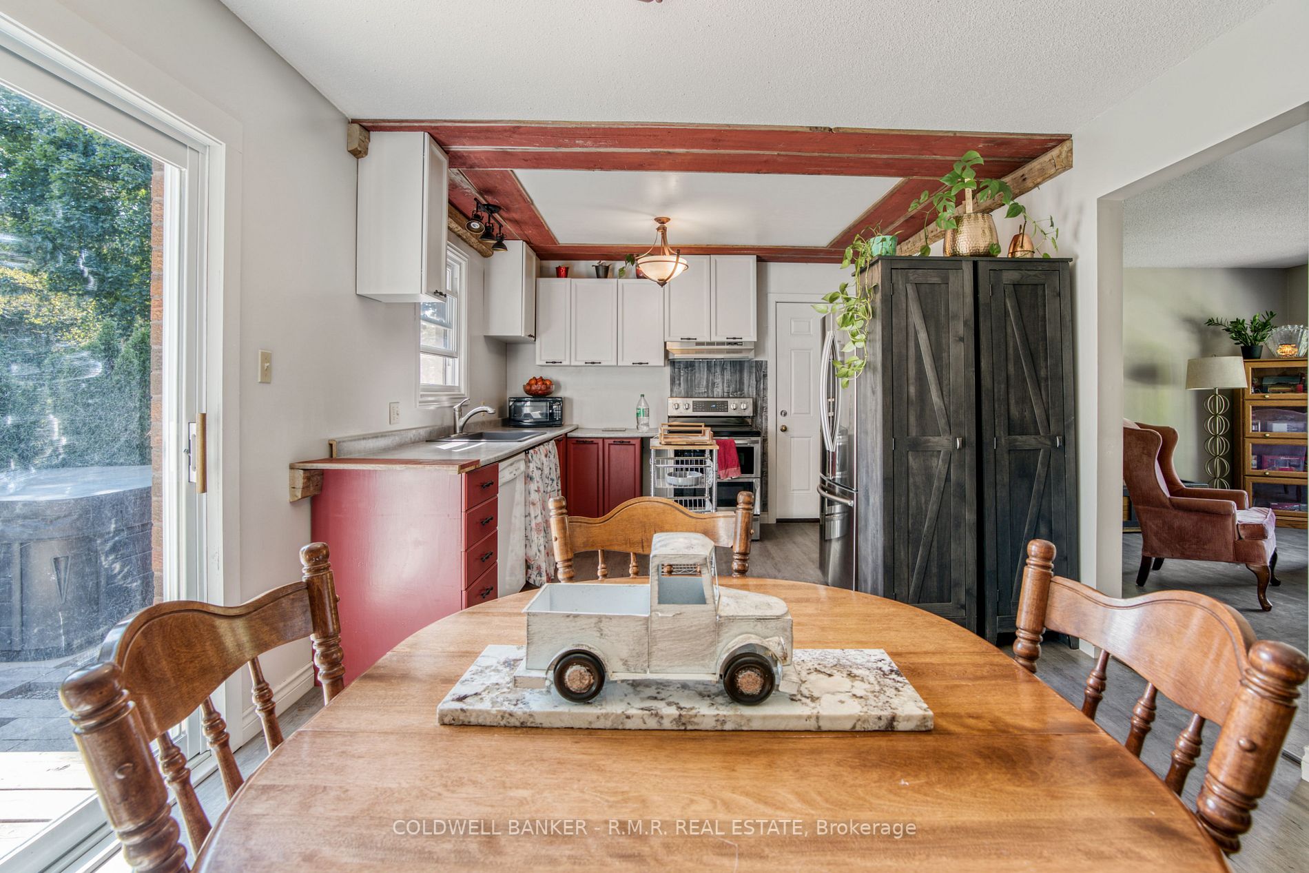 4 Riel Road S