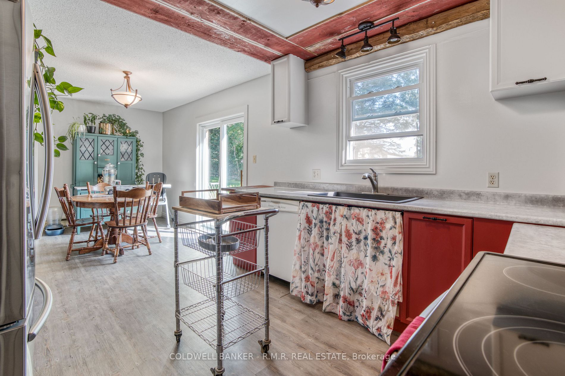 4 Riel Road S