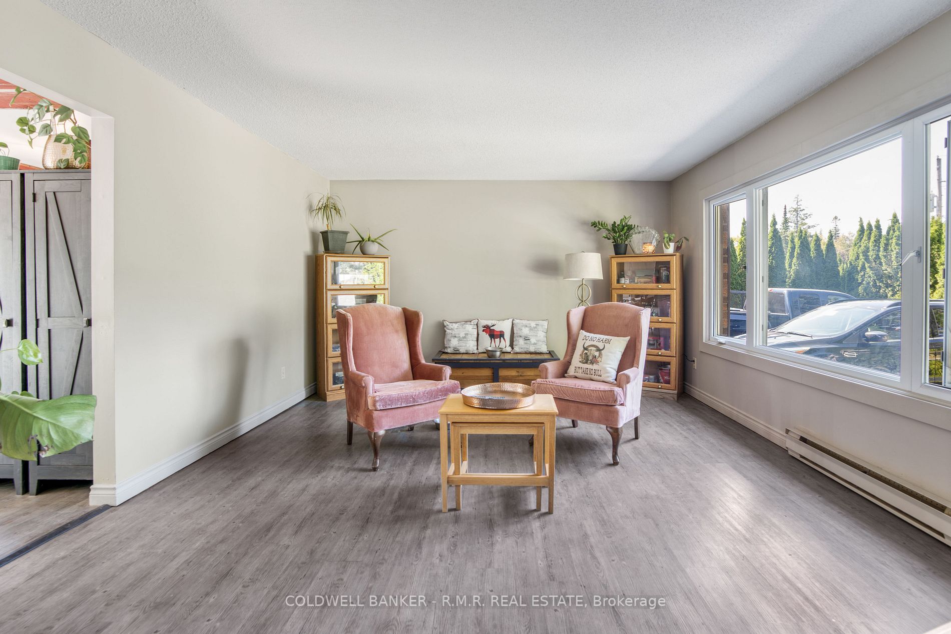 4 Riel Road S