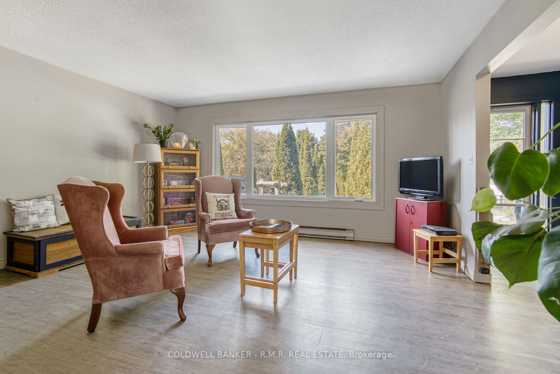 4 Riel Road S
