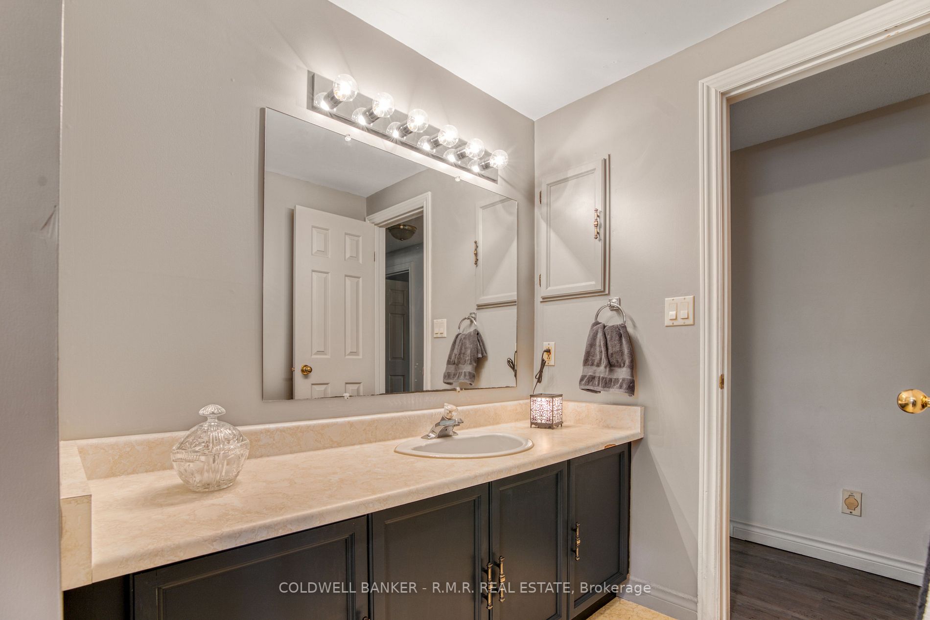4 Riel Road S
