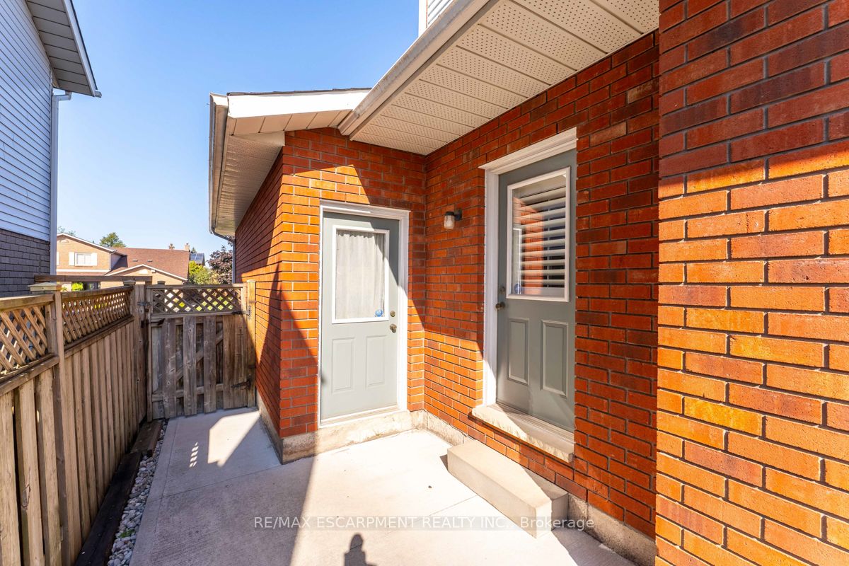 23 Carriagegate Dr