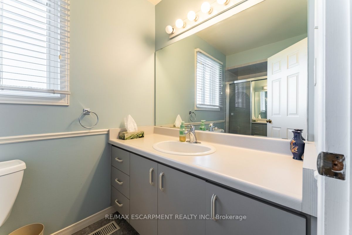 23 Carriagegate Dr