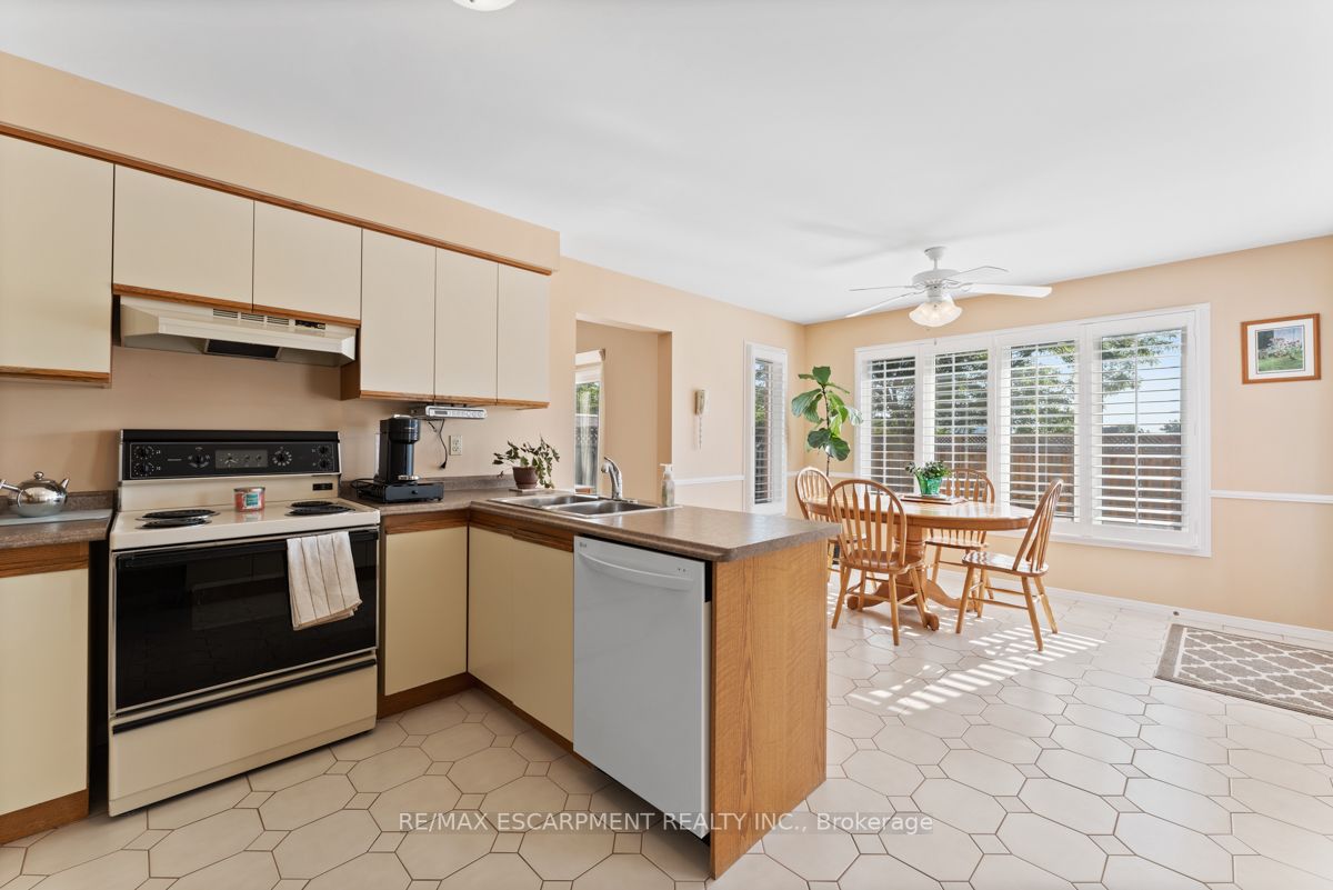 23 Carriagegate Dr
