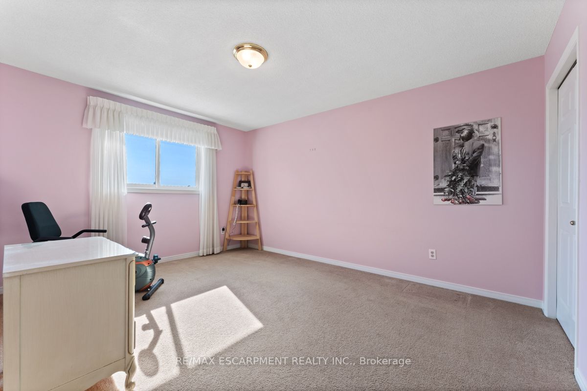 23 Carriagegate Dr