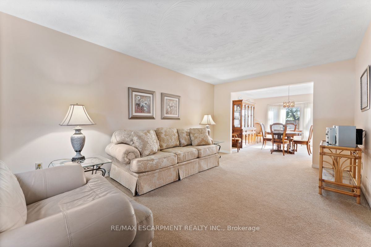 23 Carriagegate Dr