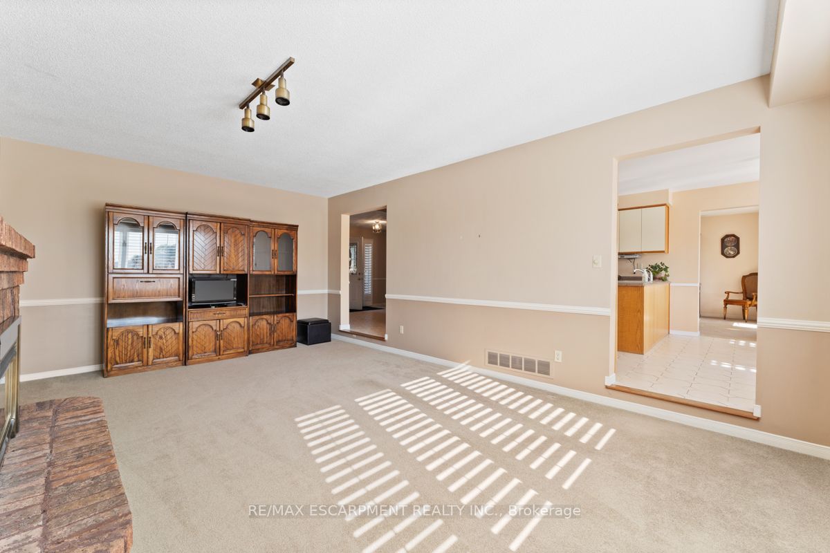 23 Carriagegate Dr