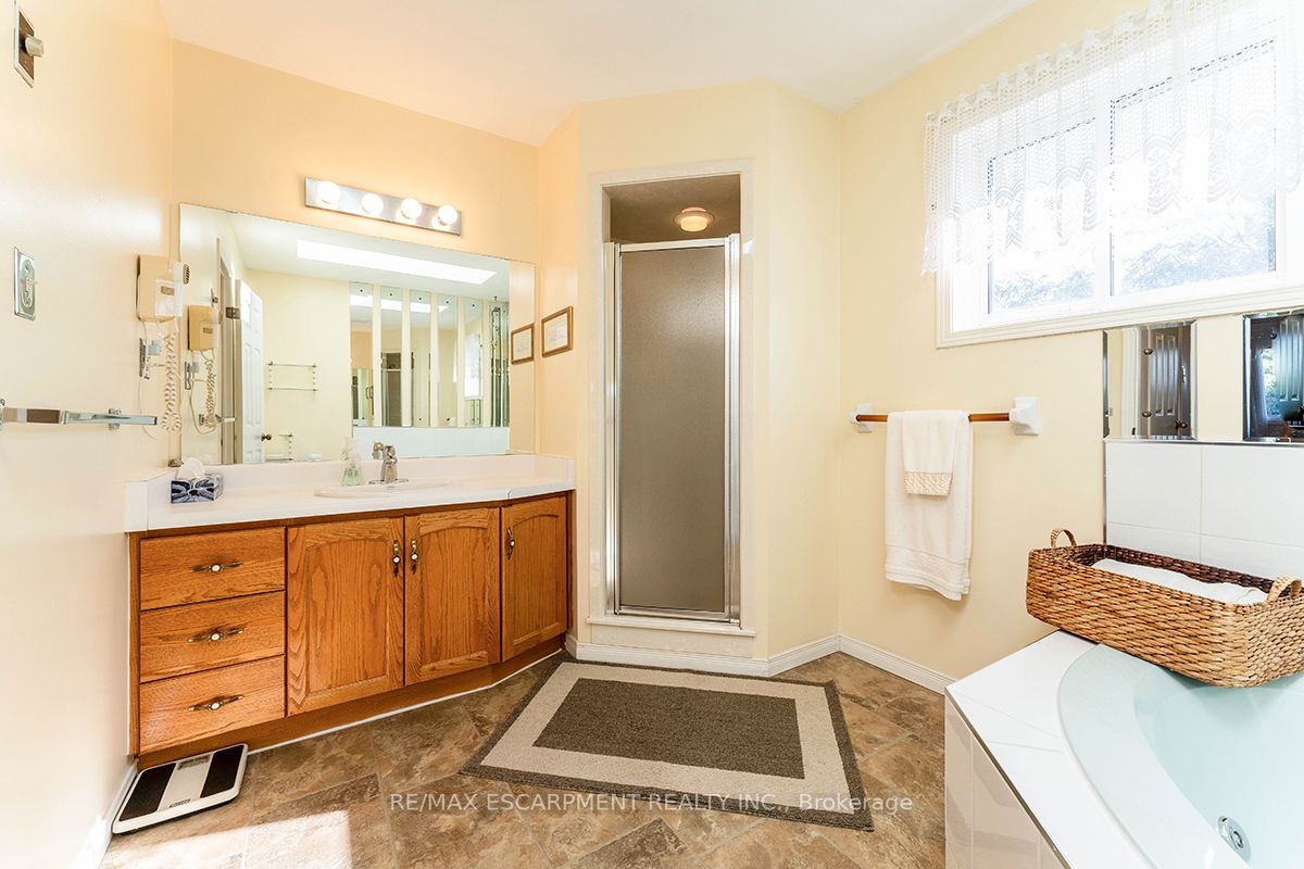 23 Carriagegate Dr