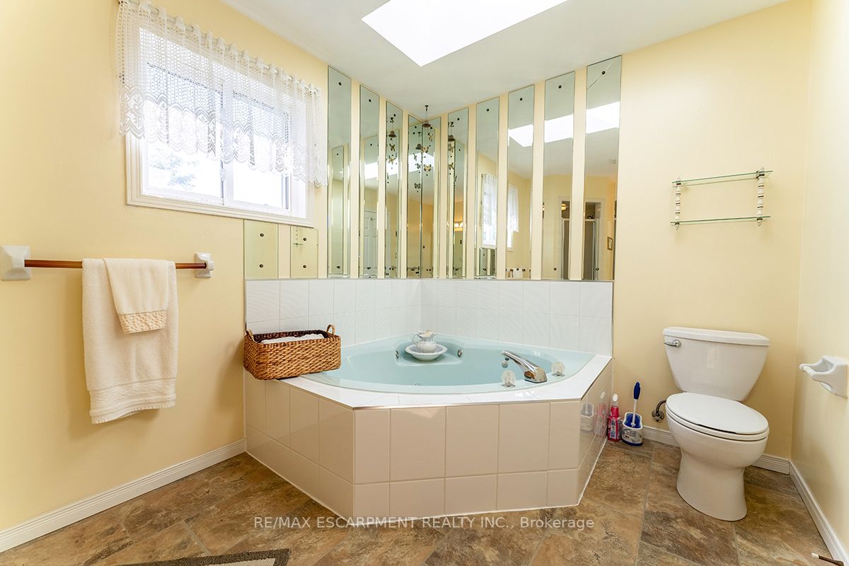 23 Carriagegate Dr