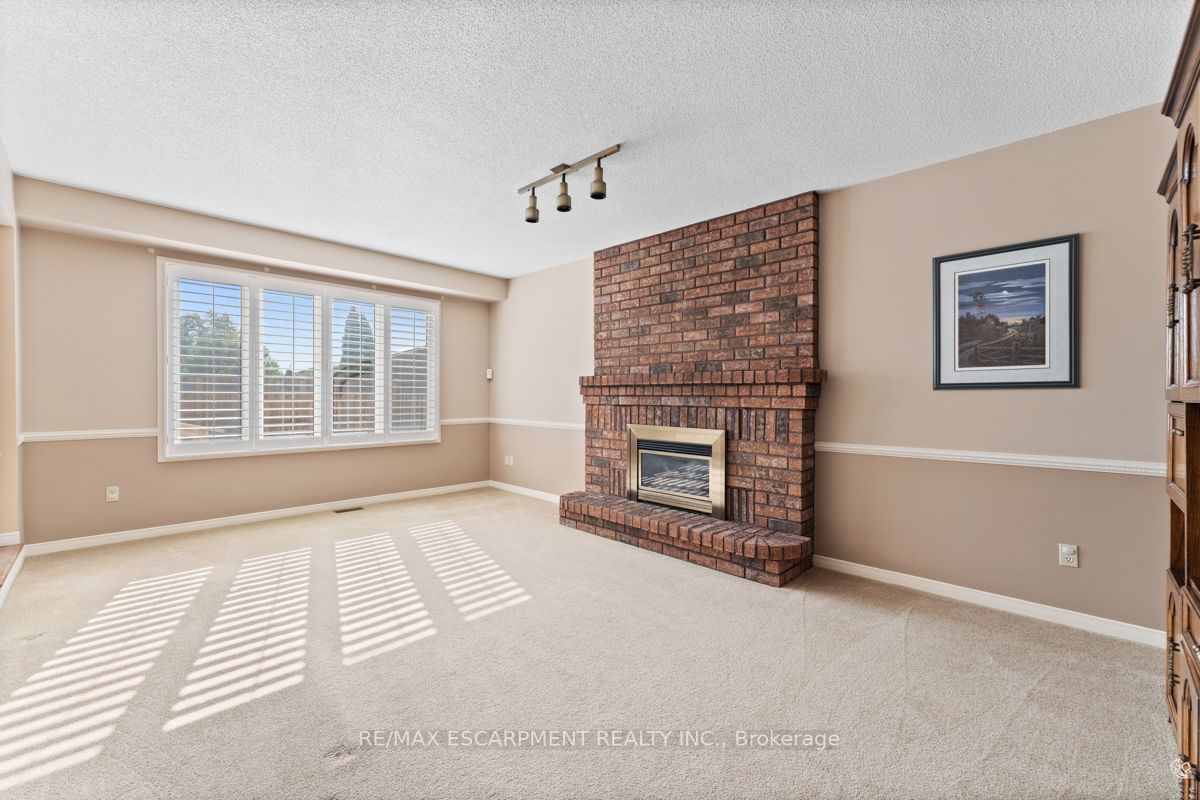 23 Carriagegate Dr