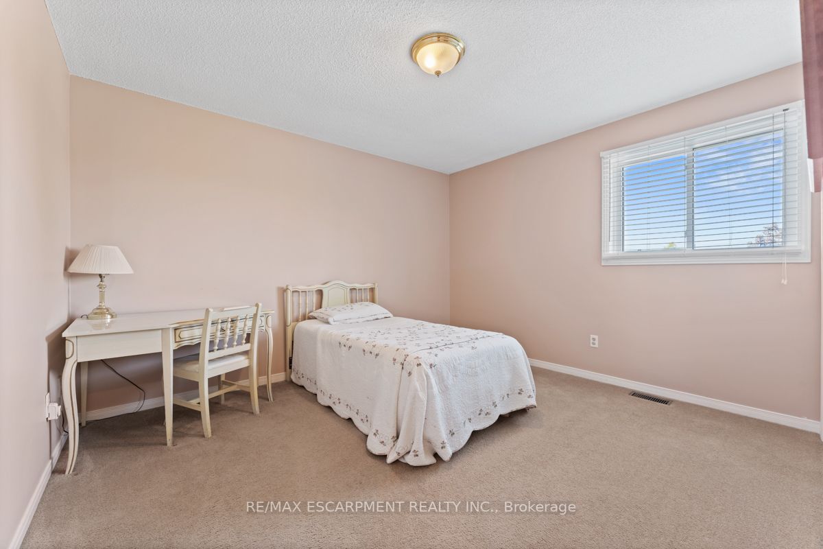 23 Carriagegate Dr