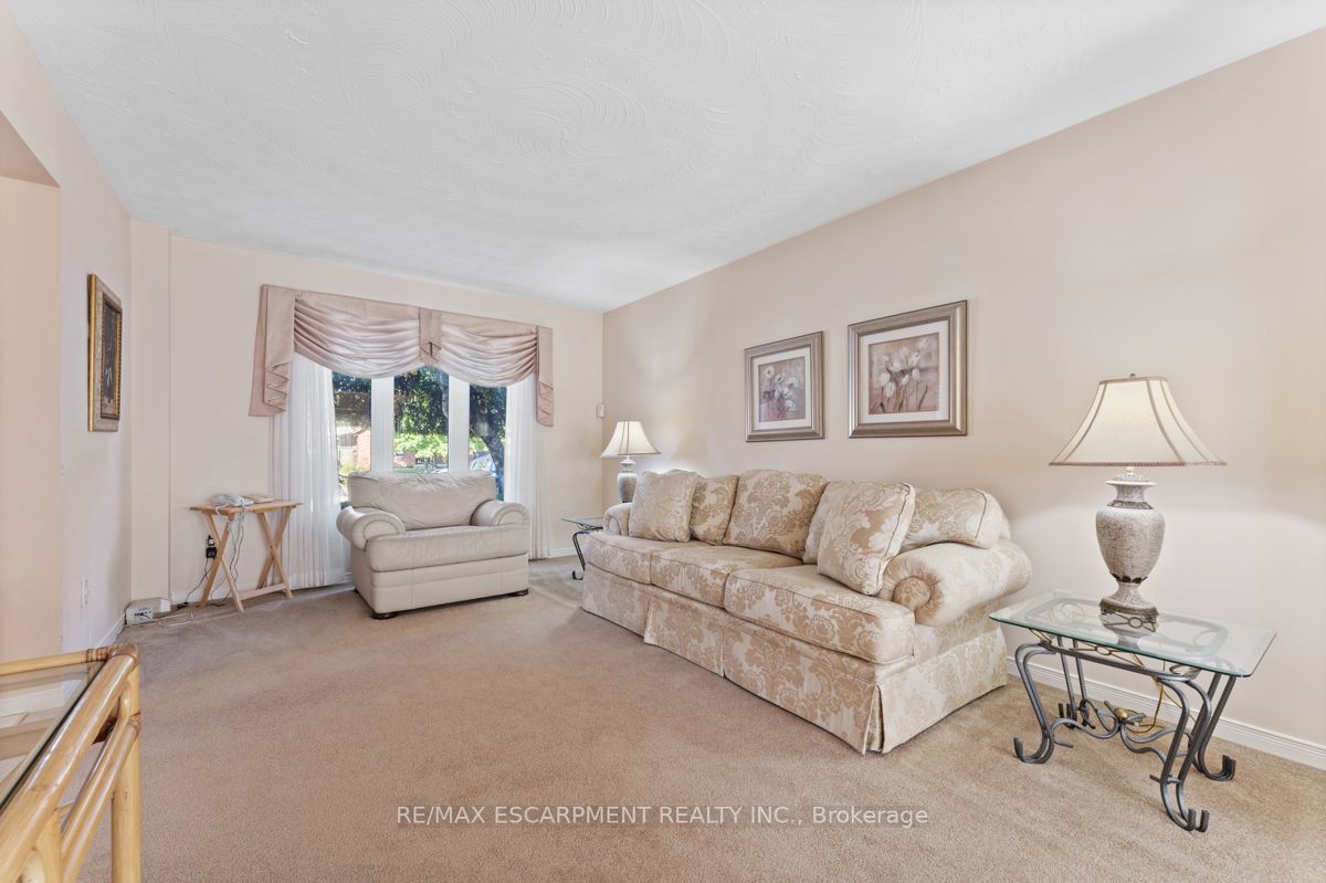 23 Carriagegate Dr