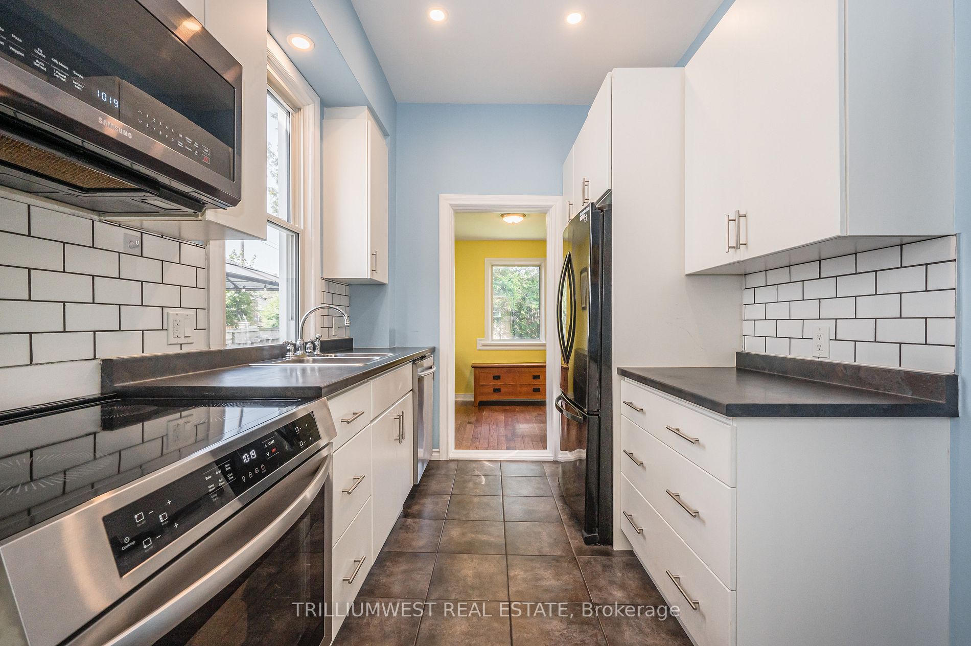 163 Stevenson Street S