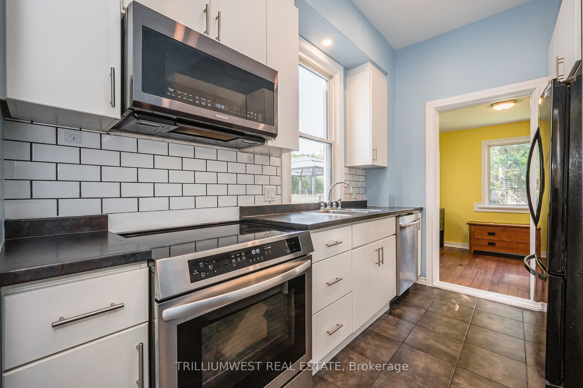 163 Stevenson Street S