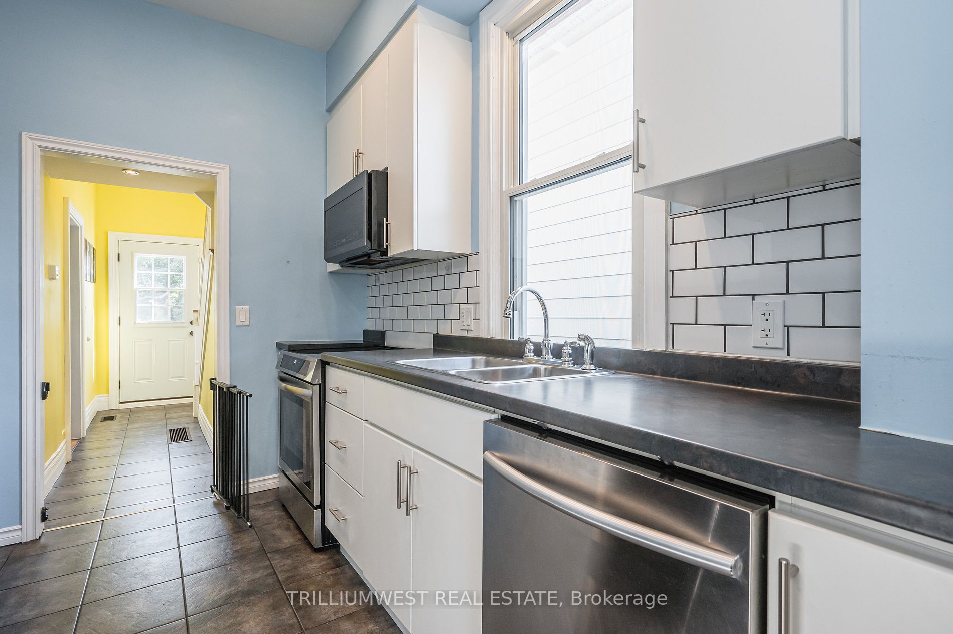 163 Stevenson Street S
