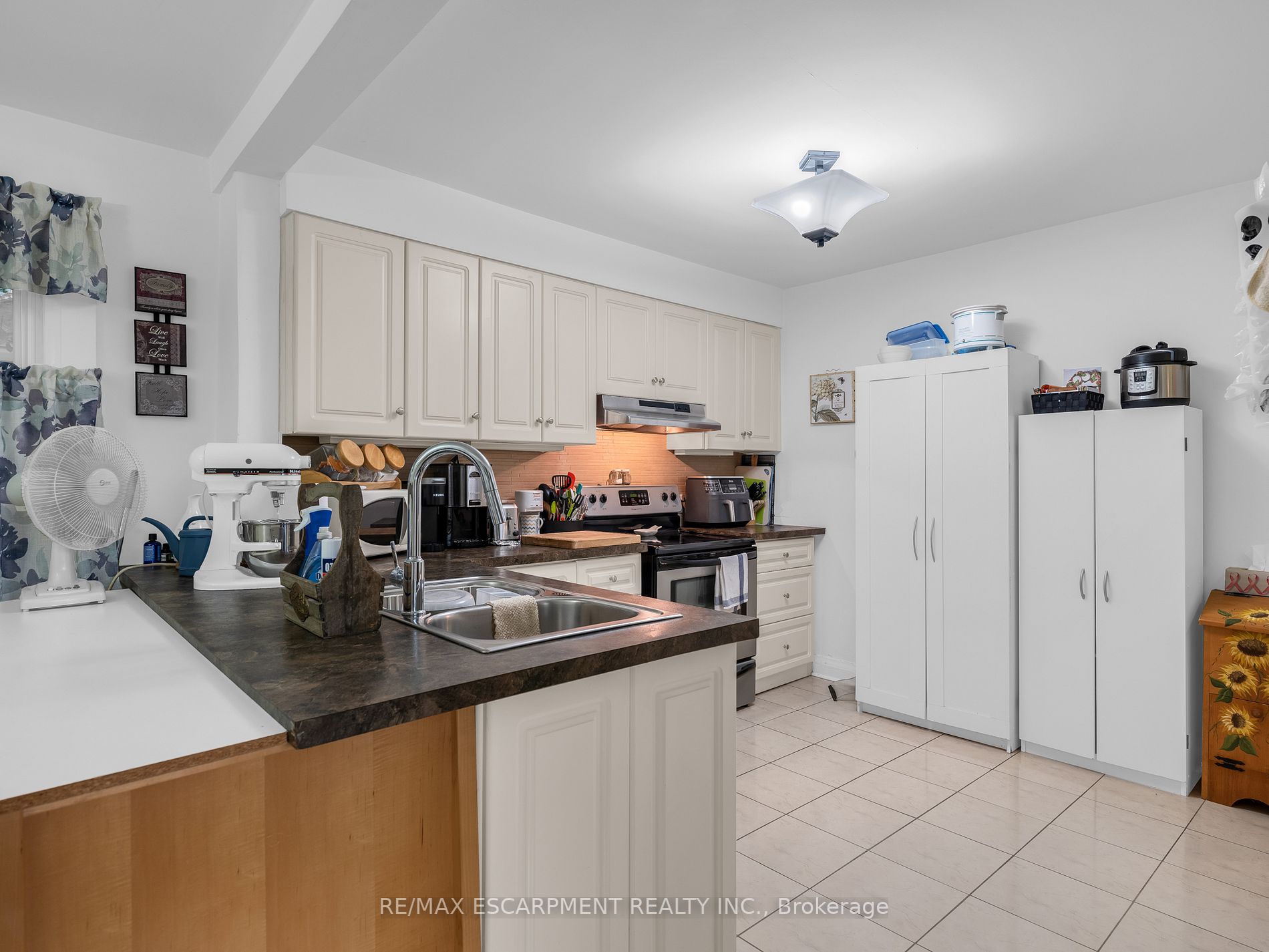 160 Welland Ave